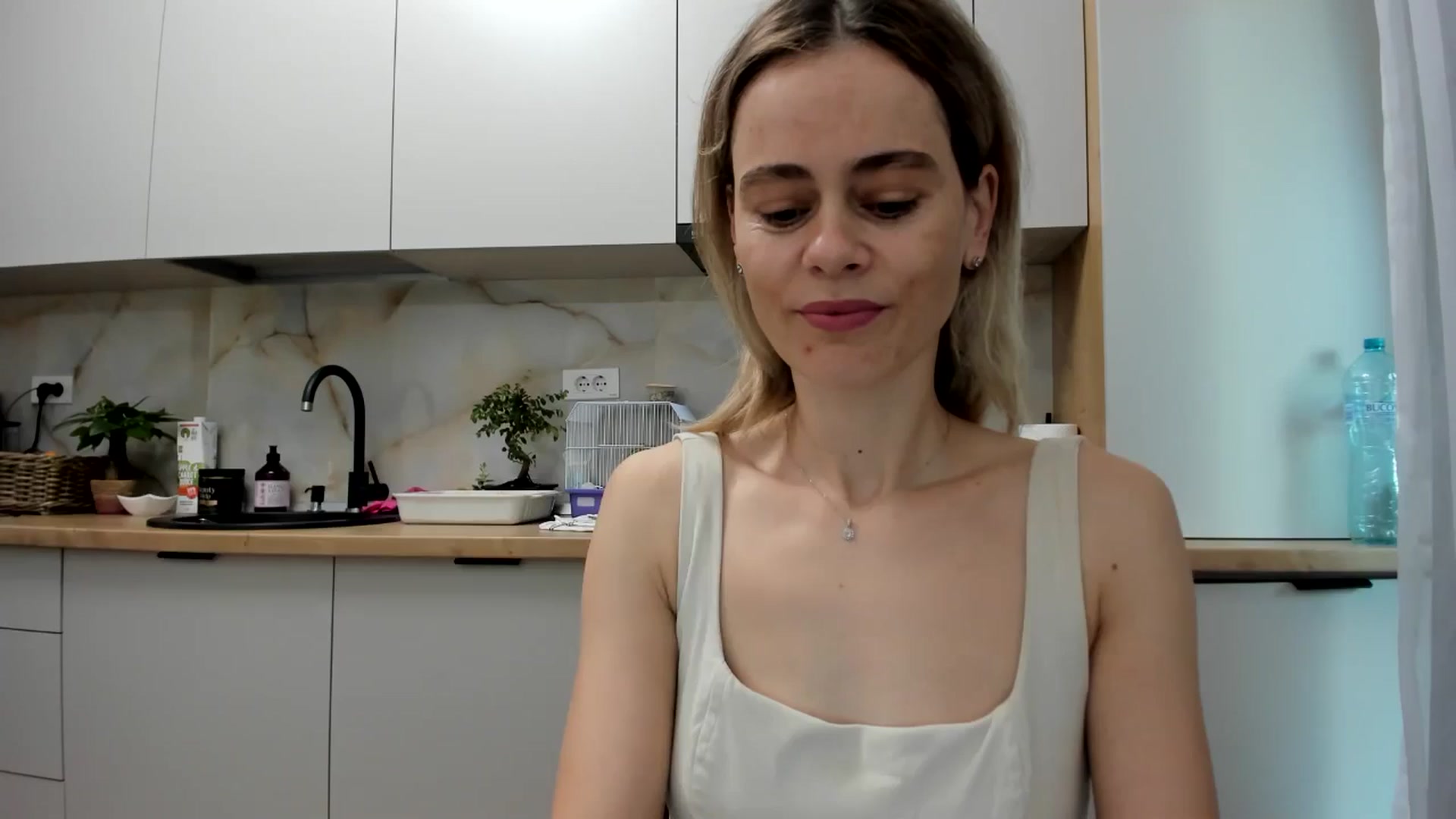 Gallery image thumbnail from DebbyPaige's myfreecams stream on, 11/25/2024, 07:23 image 2 of 20