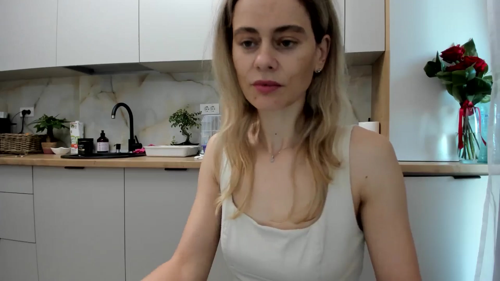Gallery image thumbnail from DebbyPaige's myfreecams stream on, 11/25/2024, 07:23 image 15 of 20