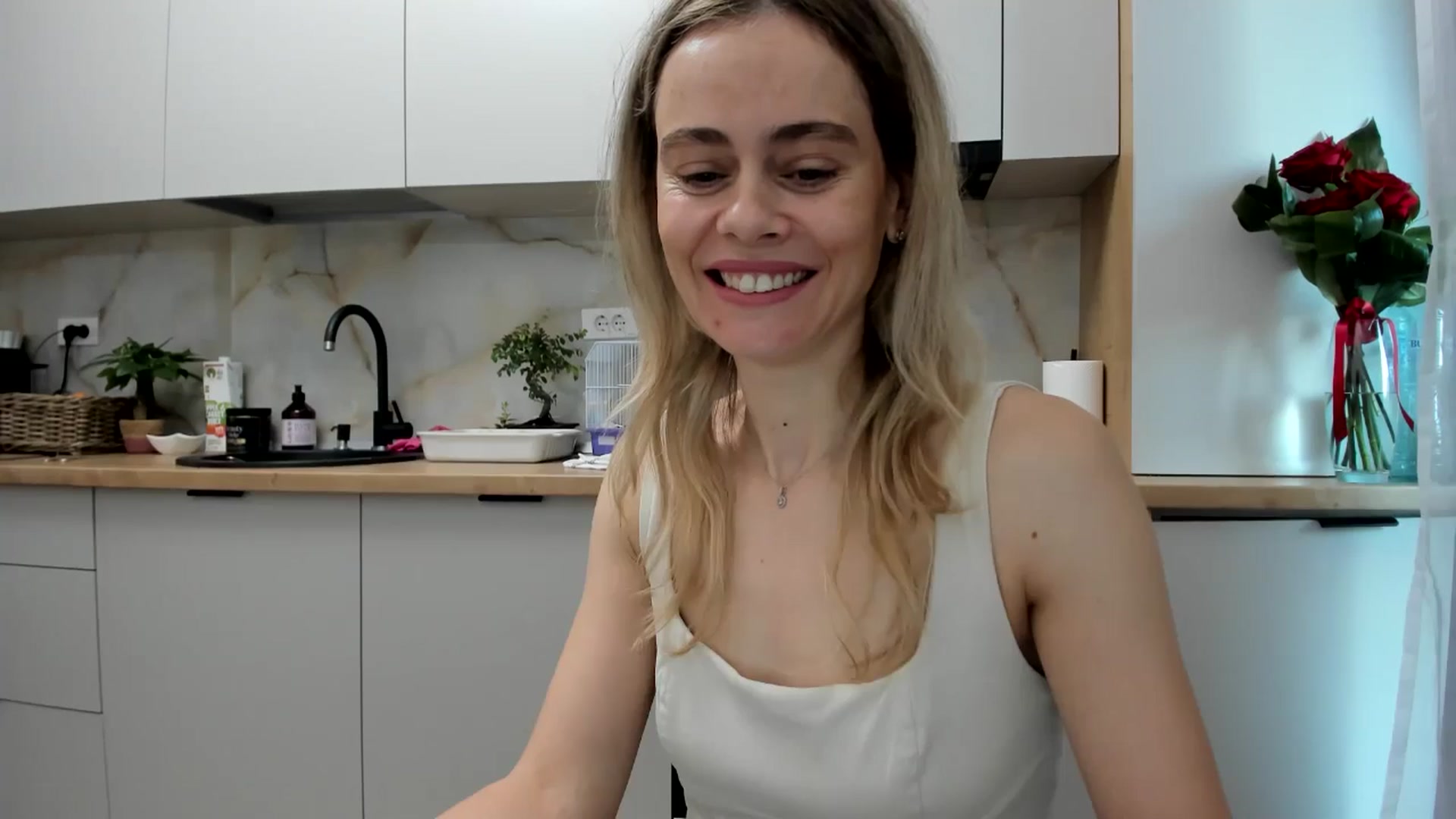 Gallery image thumbnail from DebbyPaige's myfreecams stream on, 11/25/2024, 07:23 image 10 of 20
