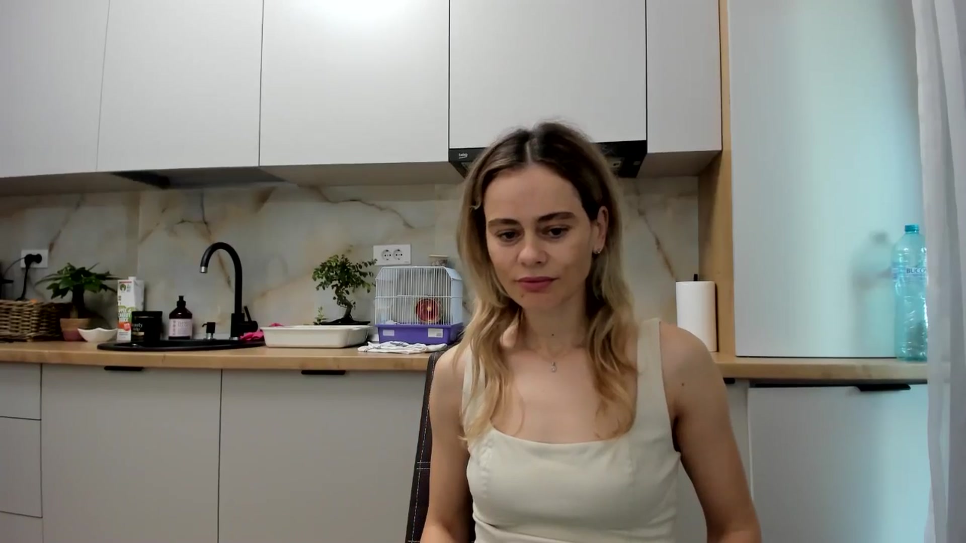 Gallery image thumbnail from DebbyPaige's myfreecams stream on, 11/25/2024, 07:23 image 4 of 20