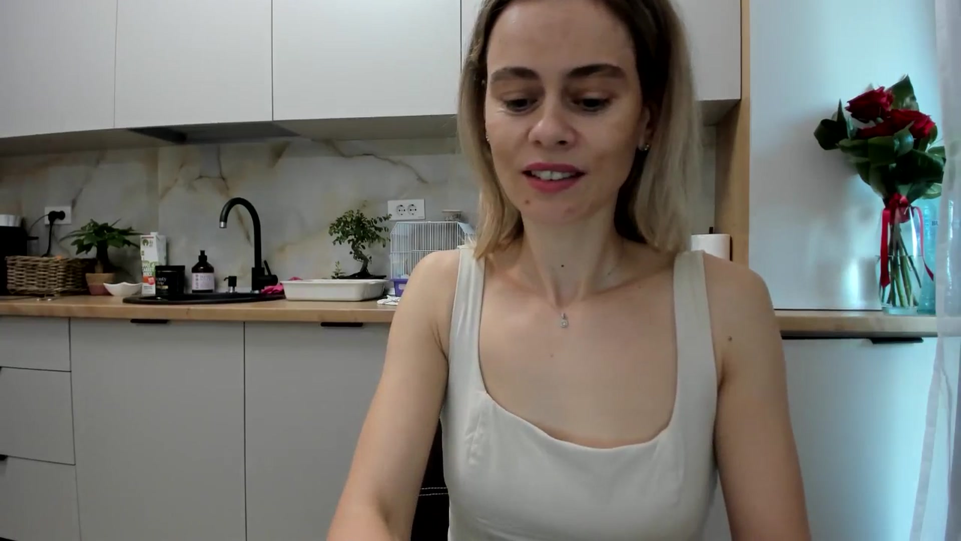 Gallery image thumbnail from DebbyPaige's myfreecams stream on, 11/25/2024, 07:43 image 11 of 20