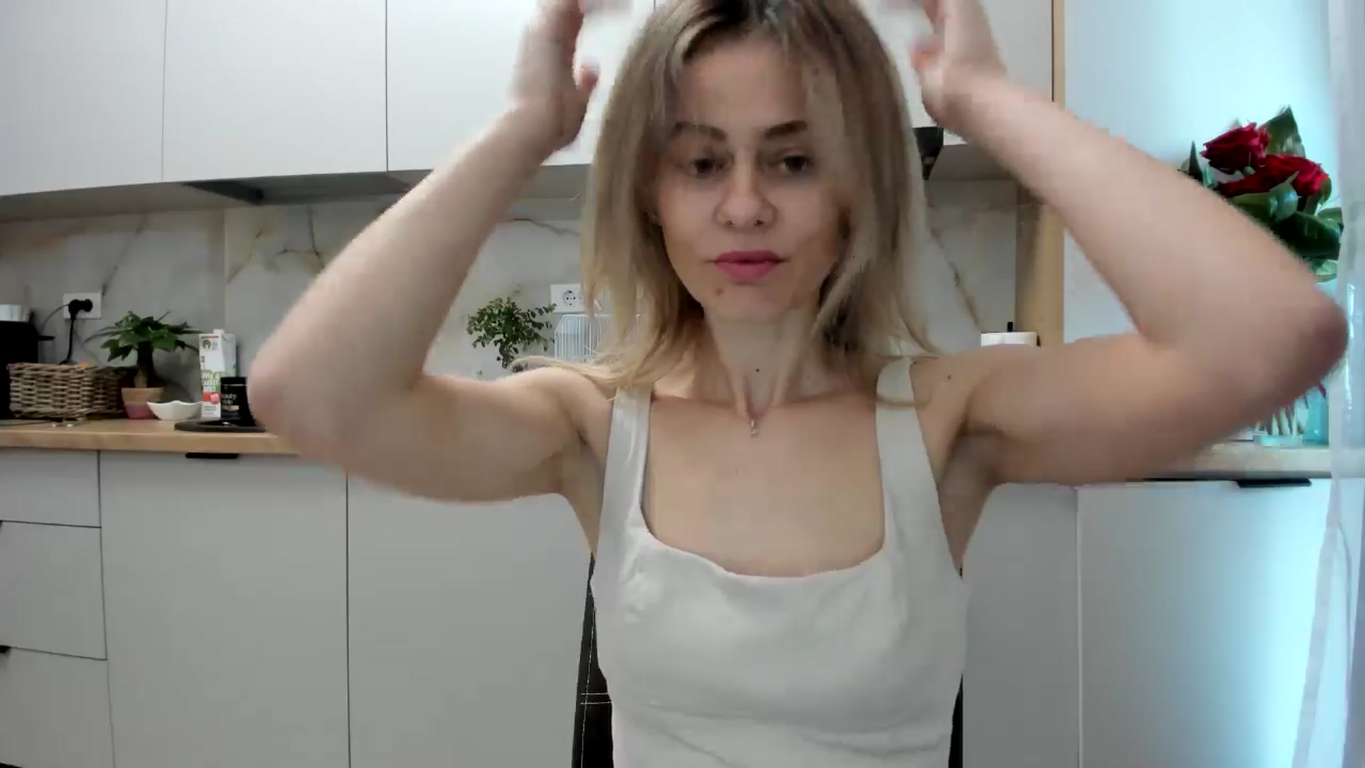 Gallery image thumbnail from DebbyPaige's myfreecams stream on, 11/25/2024, 07:43 image 12 of 20