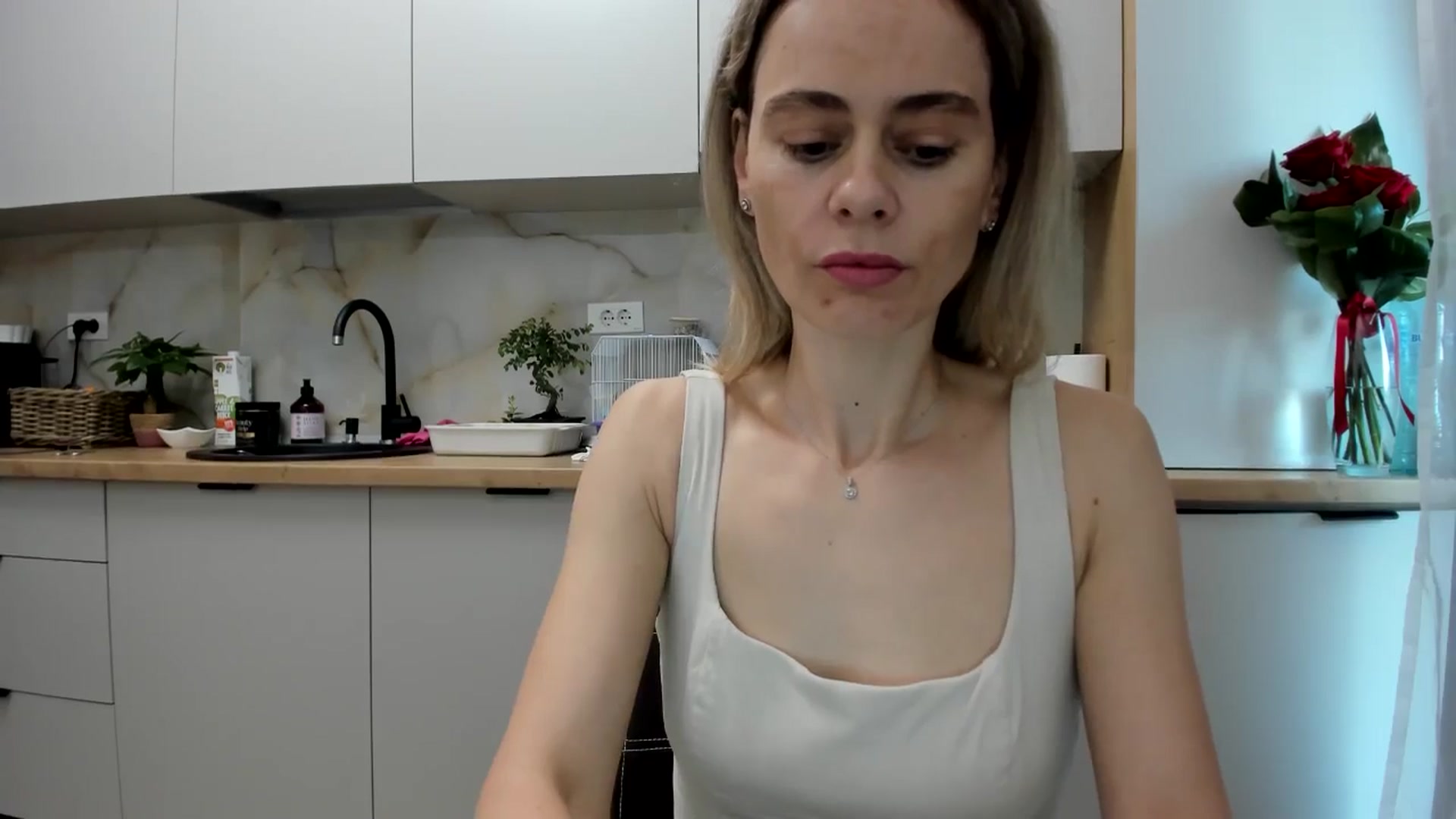 Gallery image thumbnail from DebbyPaige's myfreecams stream on, 11/25/2024, 07:43 image 8 of 20