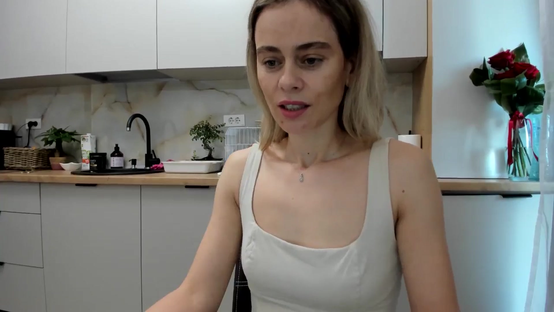 Gallery image thumbnail from DebbyPaige's myfreecams stream on, 11/25/2024, 07:43 image 10 of 20