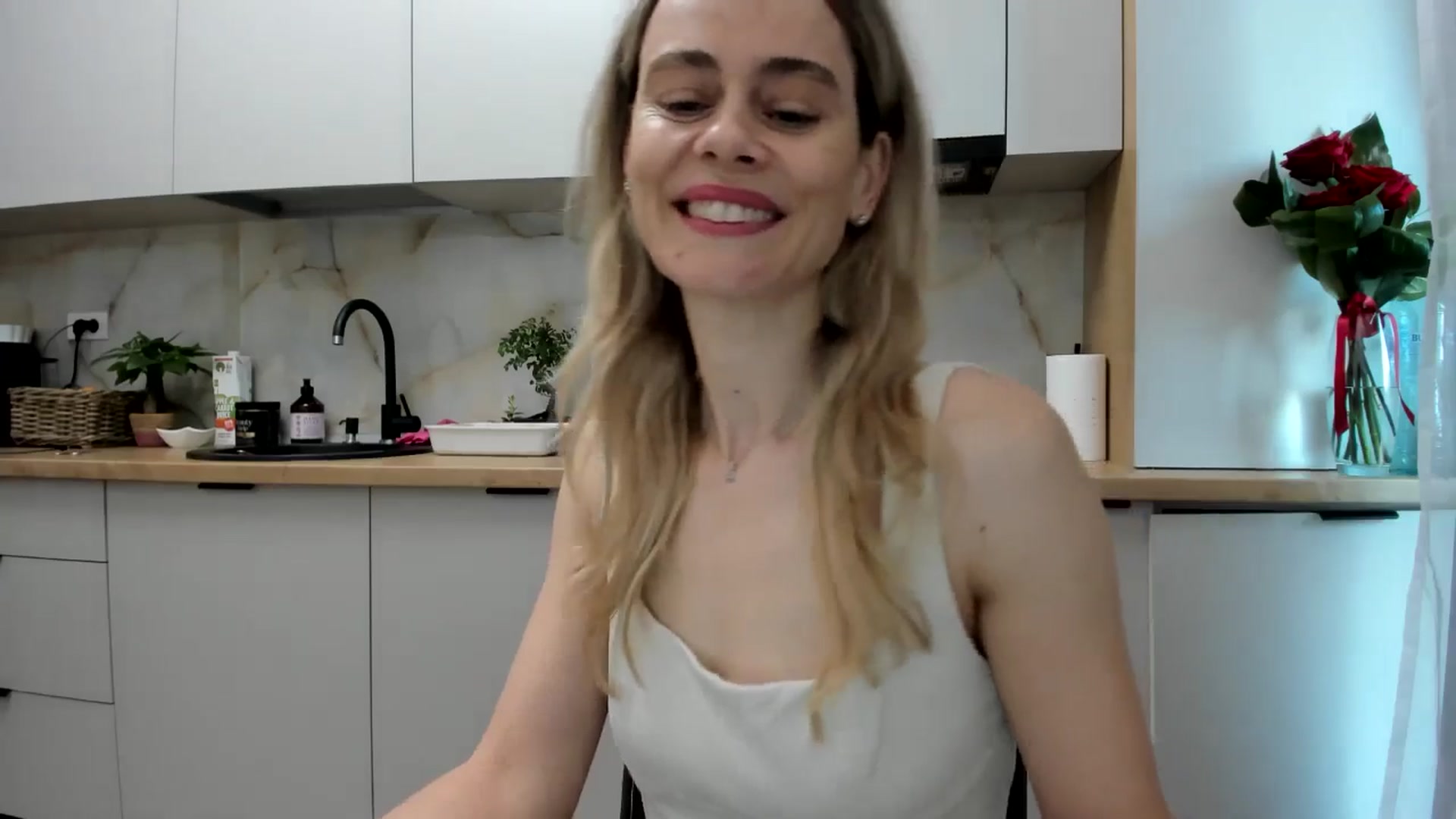 Gallery image thumbnail from DebbyPaige's myfreecams stream on, 11/25/2024, 07:43 image 18 of 20