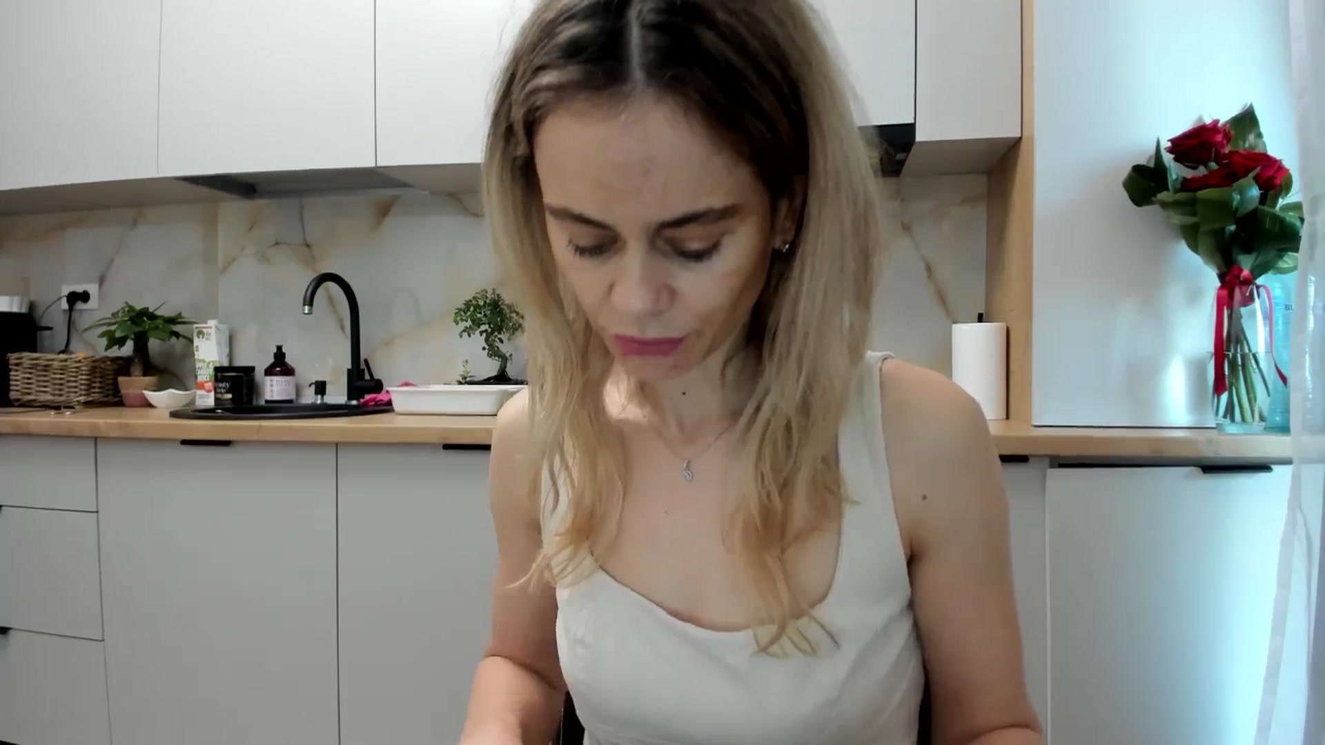 Gallery image thumbnail from DebbyPaige's myfreecams stream on, 11/25/2024, 07:43 image 4 of 20