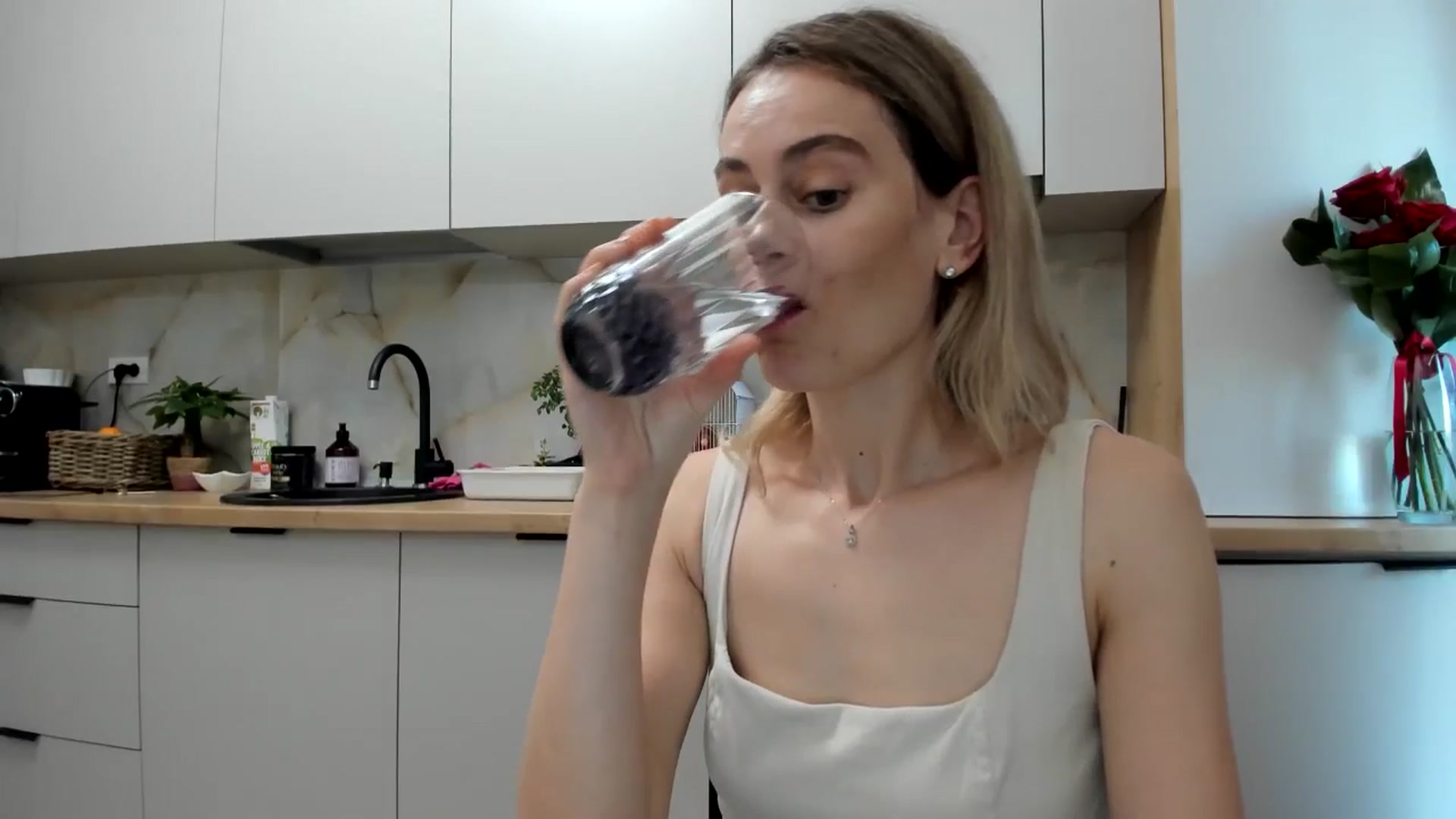 Gallery image thumbnail from DebbyPaige's myfreecams stream on, 11/25/2024, 09:31 image 15 of 20