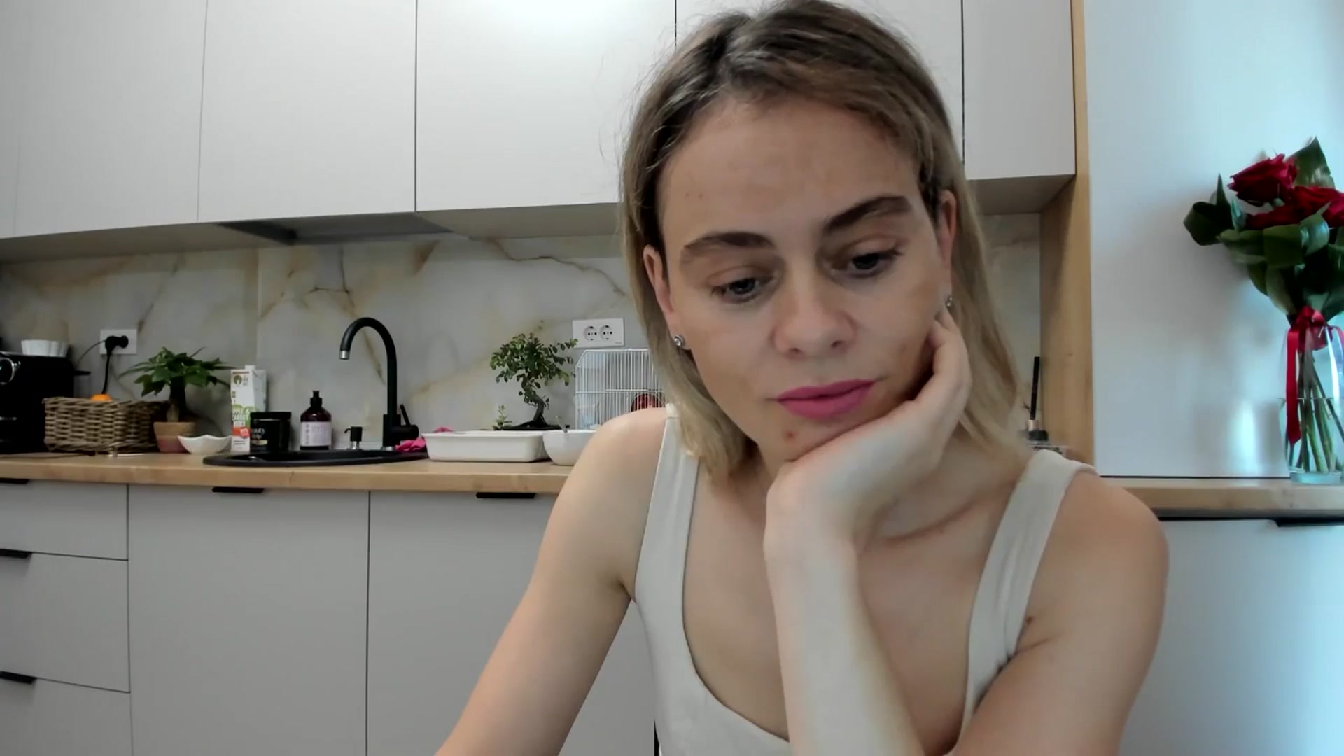 Gallery image thumbnail from DebbyPaige's myfreecams stream on, 11/25/2024, 09:31 image 14 of 20