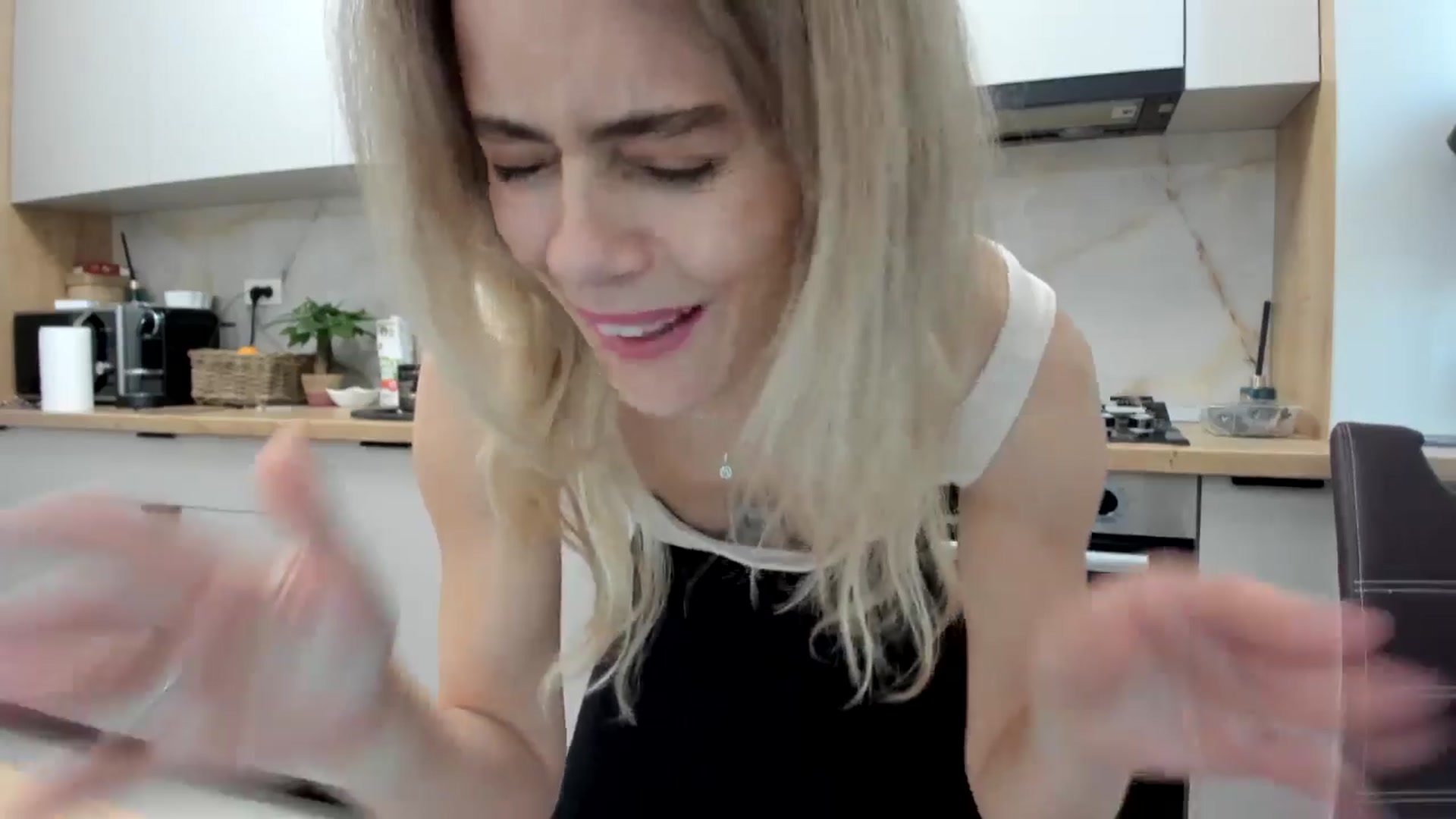 Gallery image thumbnail from DebbyPaige's myfreecams stream on, 11/25/2024, 09:31 image 18 of 20