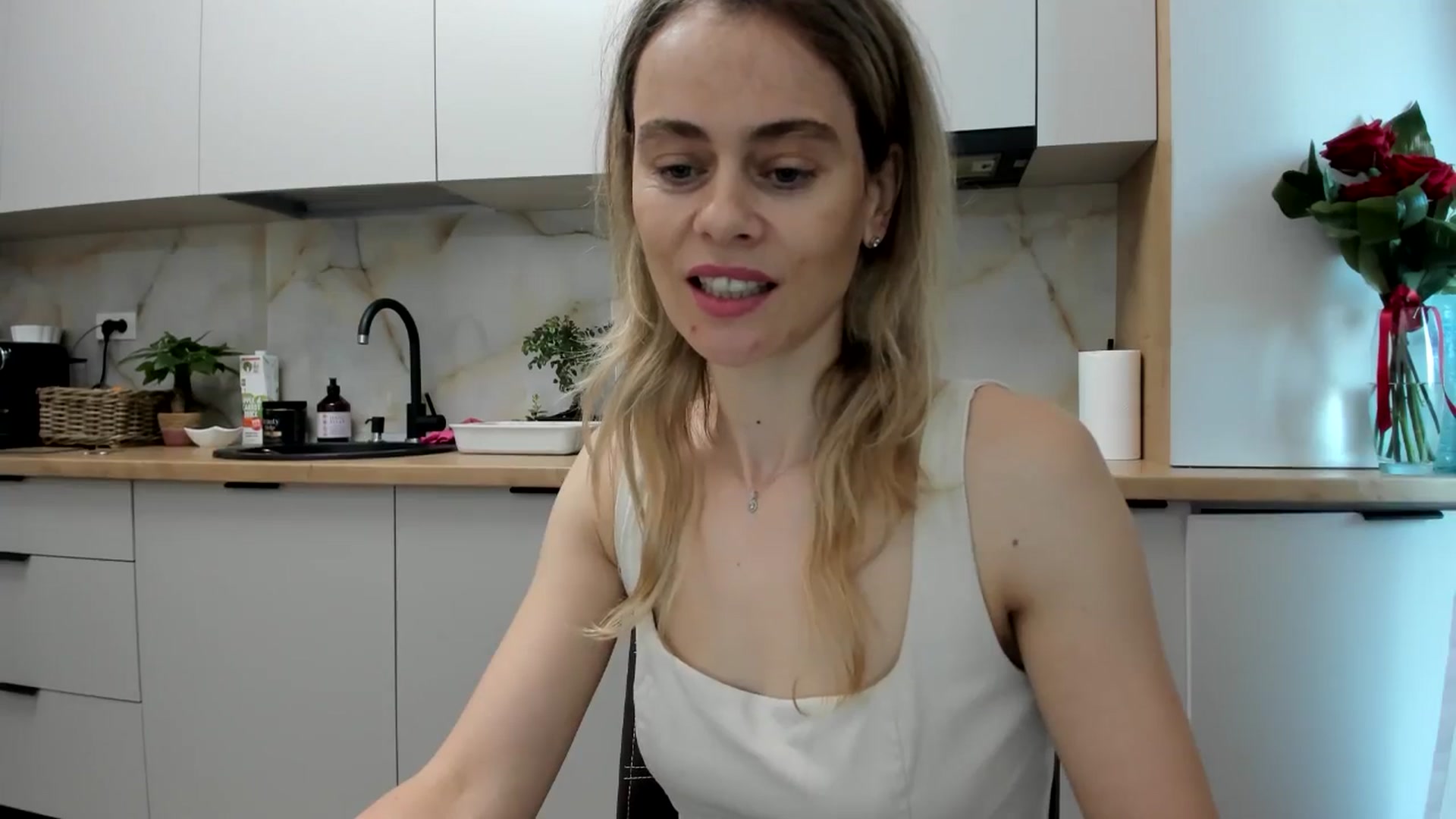 Gallery image thumbnail from DebbyPaige's myfreecams stream on, 11/25/2024, 09:31 image 2 of 20