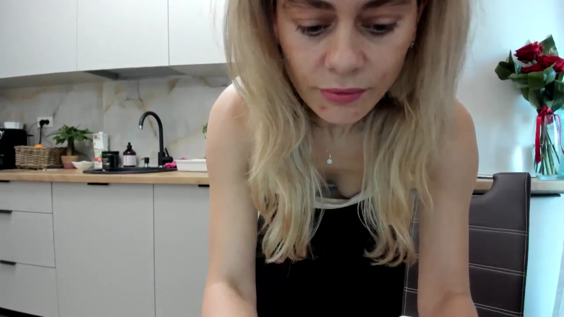 Gallery image thumbnail from DebbyPaige's myfreecams stream on, 11/25/2024, 09:31 image 10 of 20
