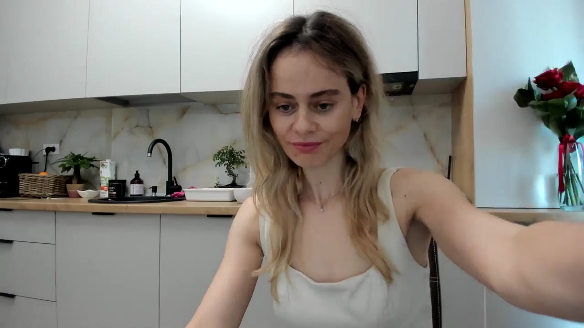 Gallery image thumbnail from DebbyPaige's myfreecams stream on, 11/25/2024, 09:31 image 17 of 20