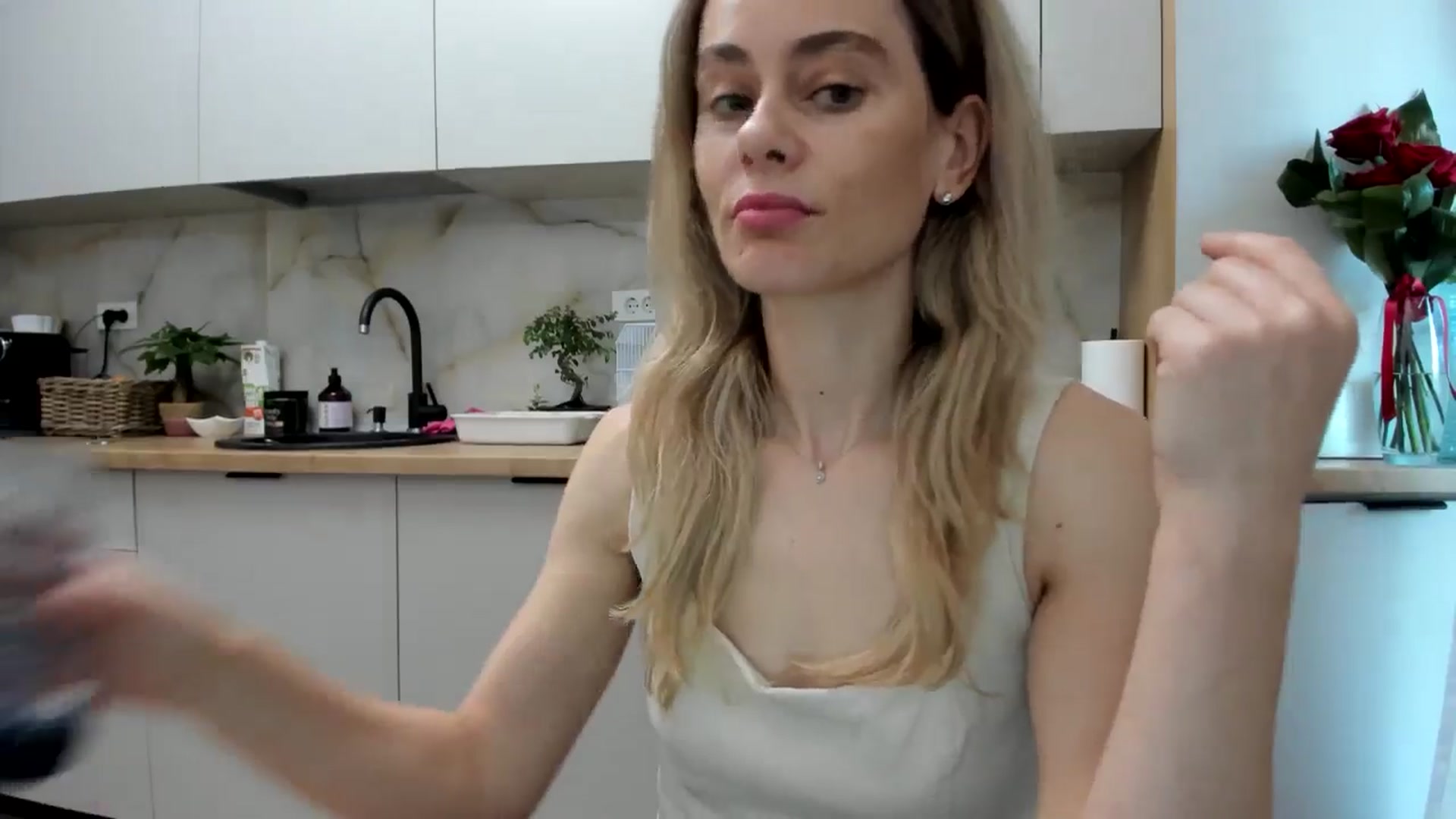 Gallery image thumbnail from DebbyPaige's myfreecams stream on, 11/25/2024, 09:31 image 7 of 20