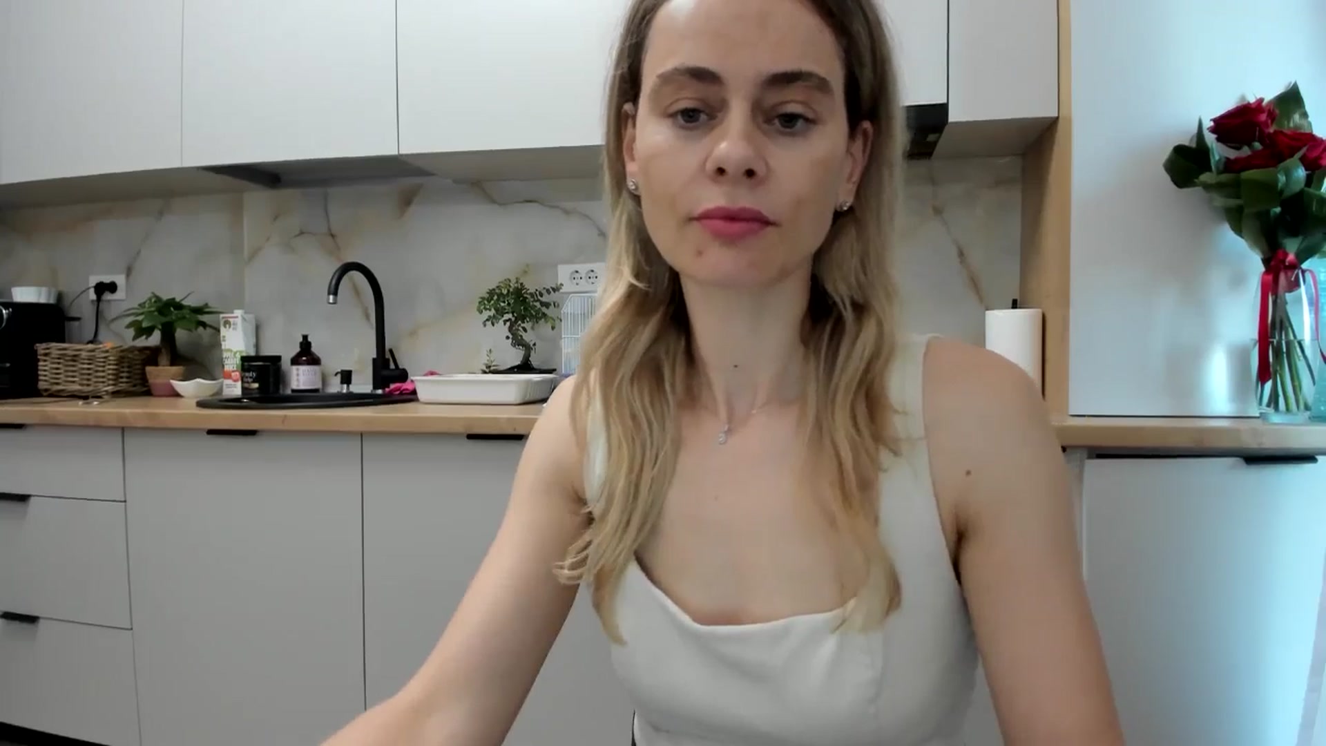Gallery image thumbnail from DebbyPaige's myfreecams stream on, 11/25/2024, 09:31 image 6 of 20
