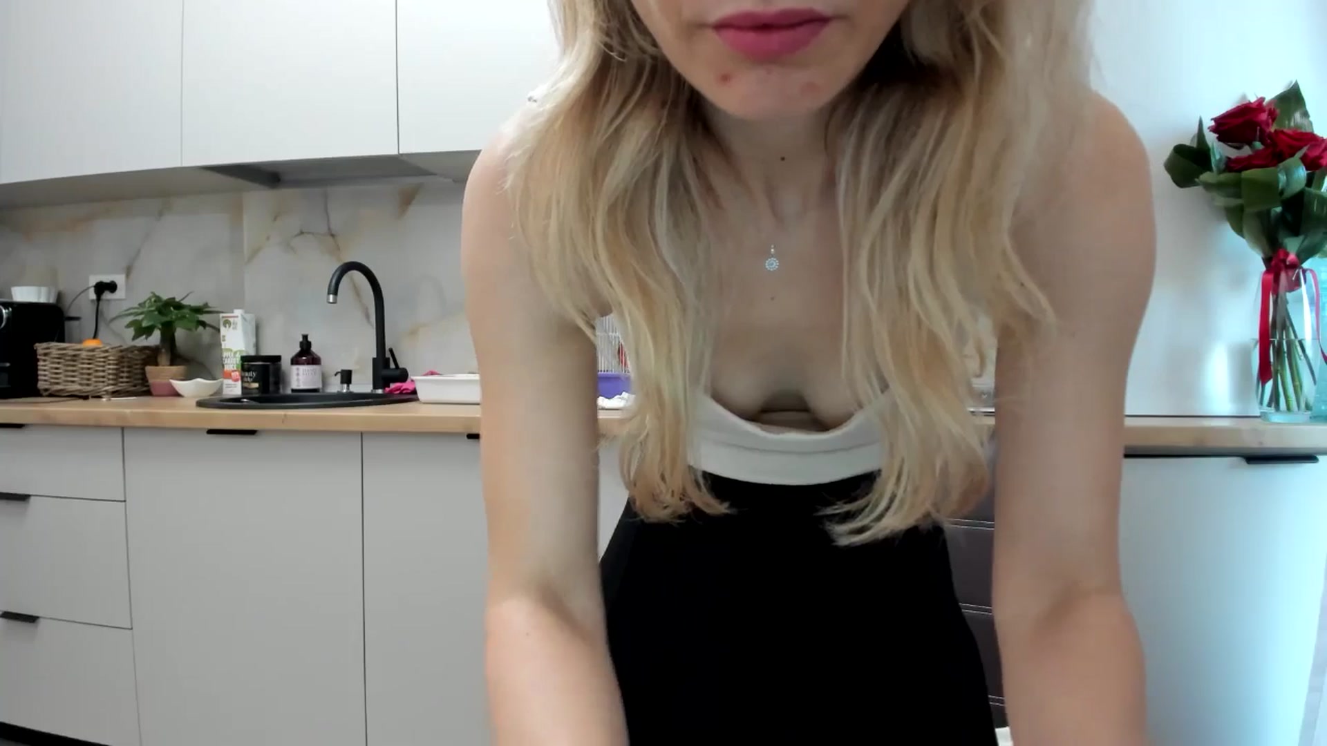 Gallery image thumbnail from DebbyPaige's myfreecams stream on, 11/25/2024, 09:31 image 12 of 20