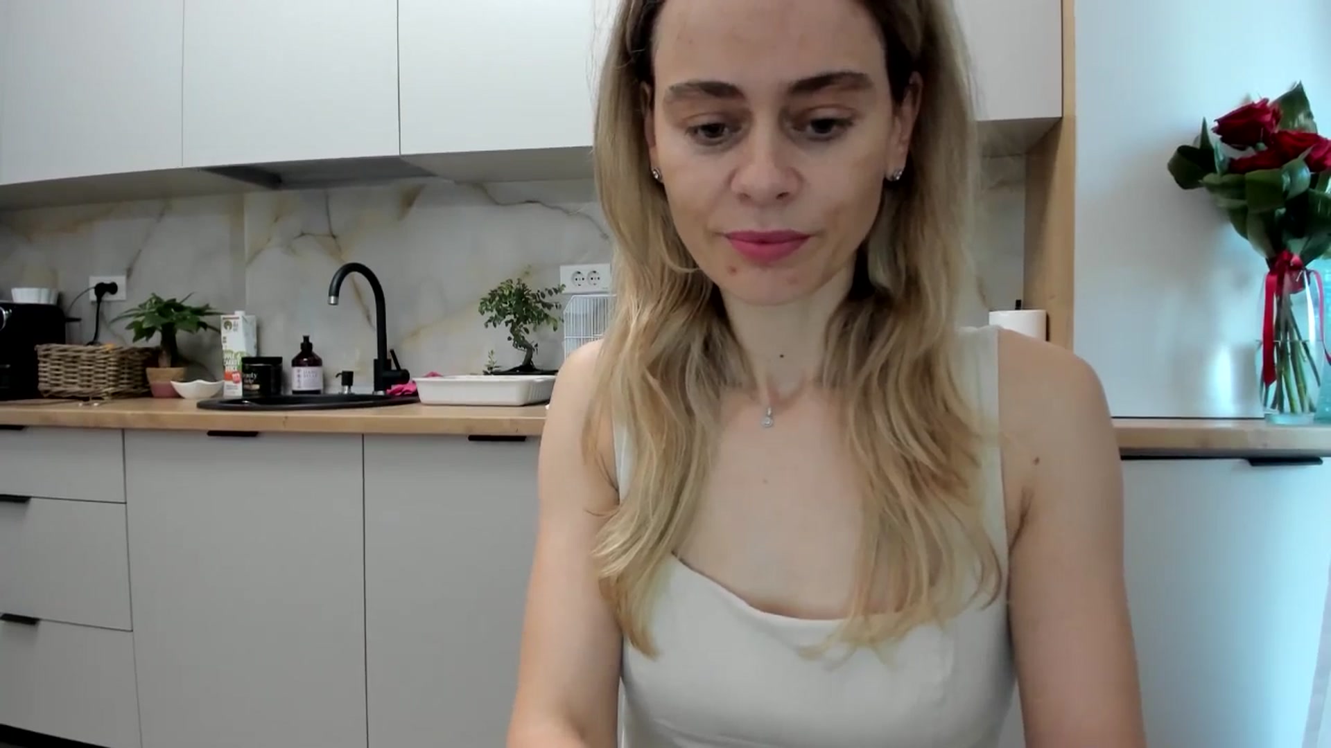 Gallery image thumbnail from DebbyPaige's myfreecams stream on, 11/25/2024, 09:31 image 9 of 20