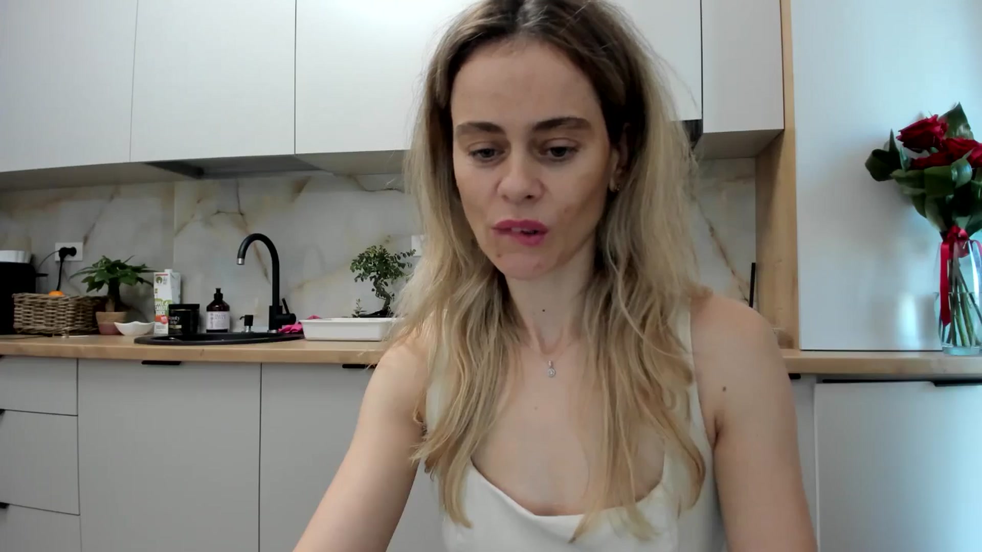 Gallery image thumbnail from DebbyPaige's myfreecams stream on, 11/25/2024, 10:36 image 4 of 20