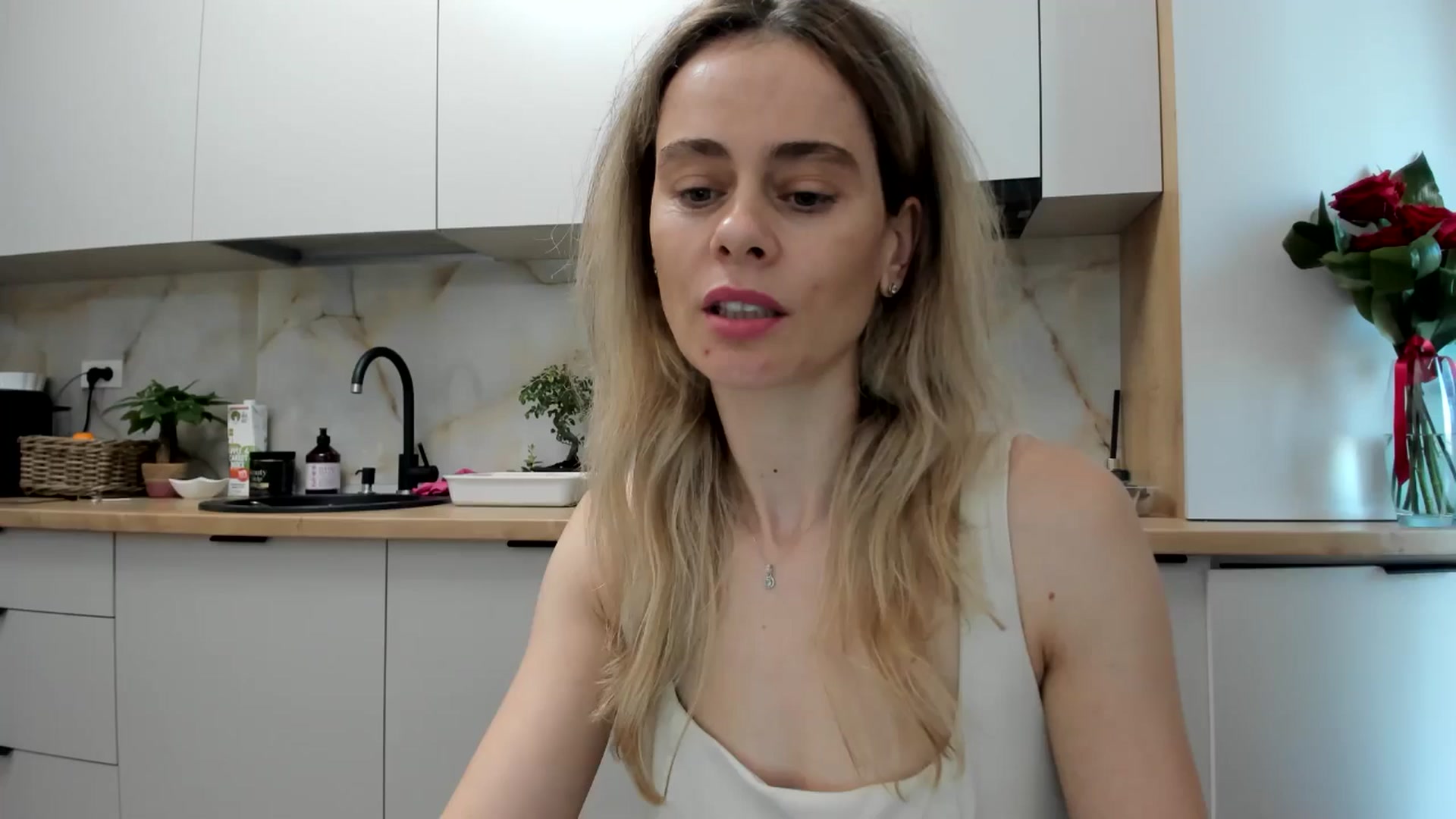 Gallery image thumbnail from DebbyPaige's myfreecams stream on, 11/25/2024, 10:36 image 1 of 20