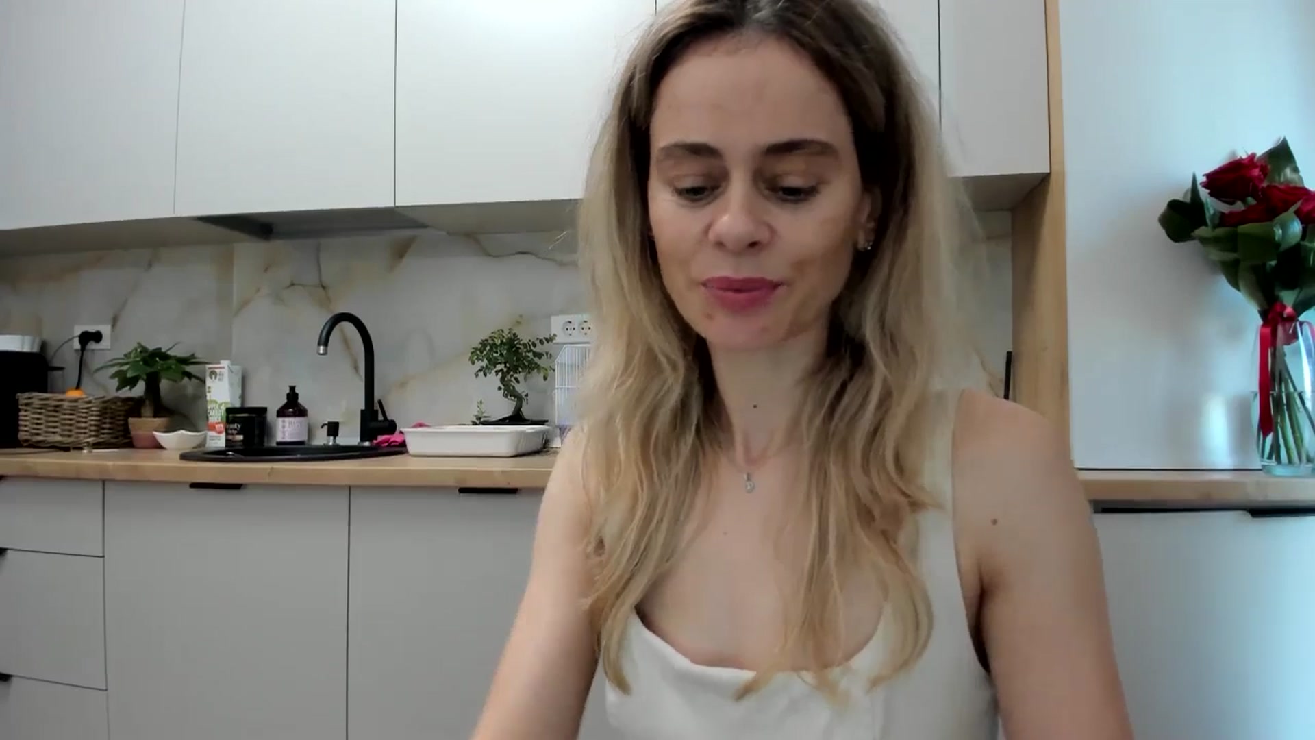 Gallery image thumbnail from DebbyPaige's myfreecams stream on, 11/25/2024, 10:36 image 7 of 20