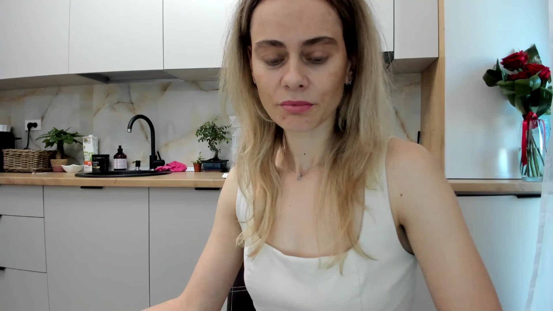 Gallery image thumbnail from DebbyPaige's myfreecams stream on, 11/25/2024, 11:09 image 17 of 20