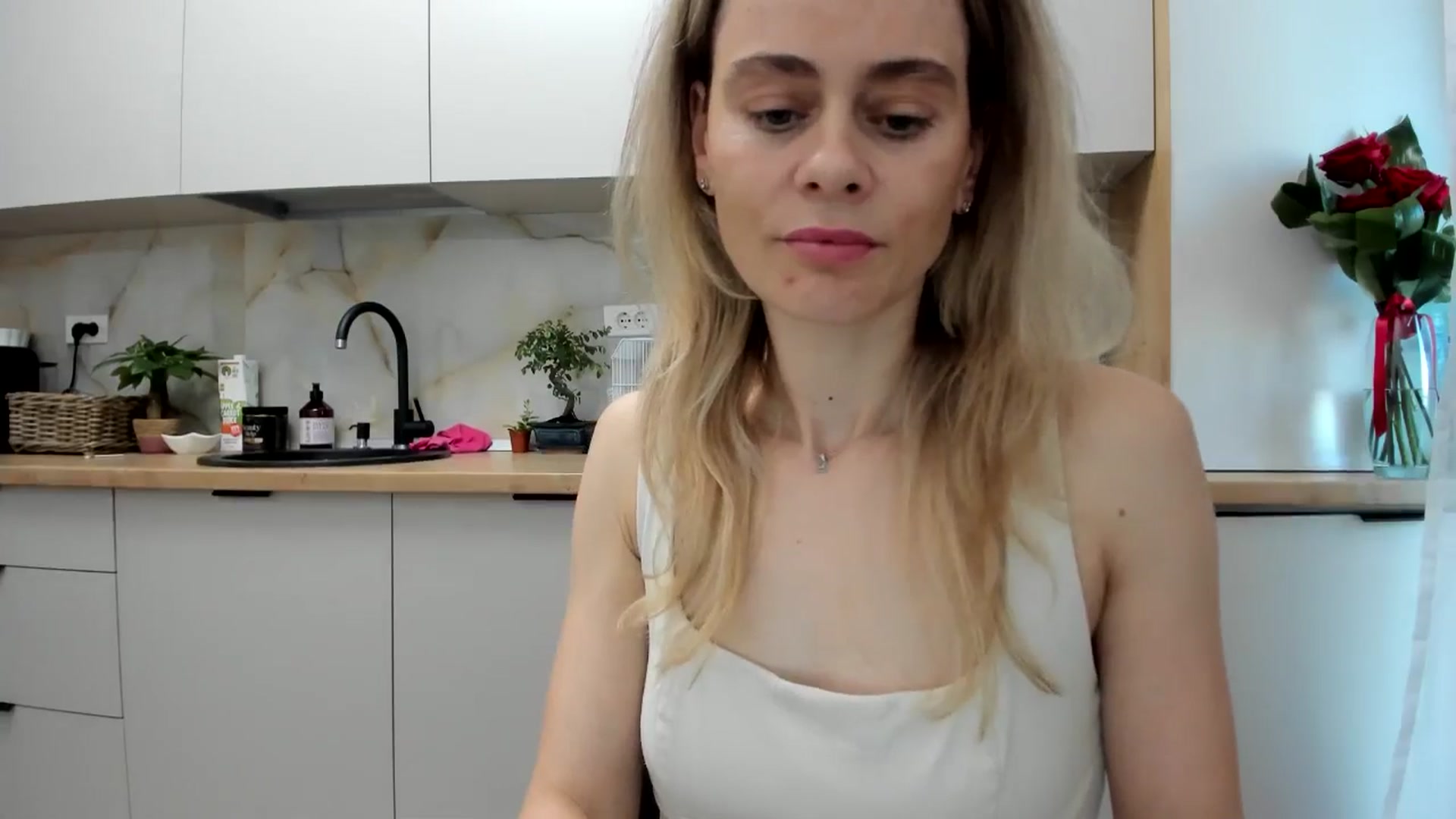 Gallery image thumbnail from DebbyPaige's myfreecams stream on, 11/25/2024, 11:09 image 9 of 20