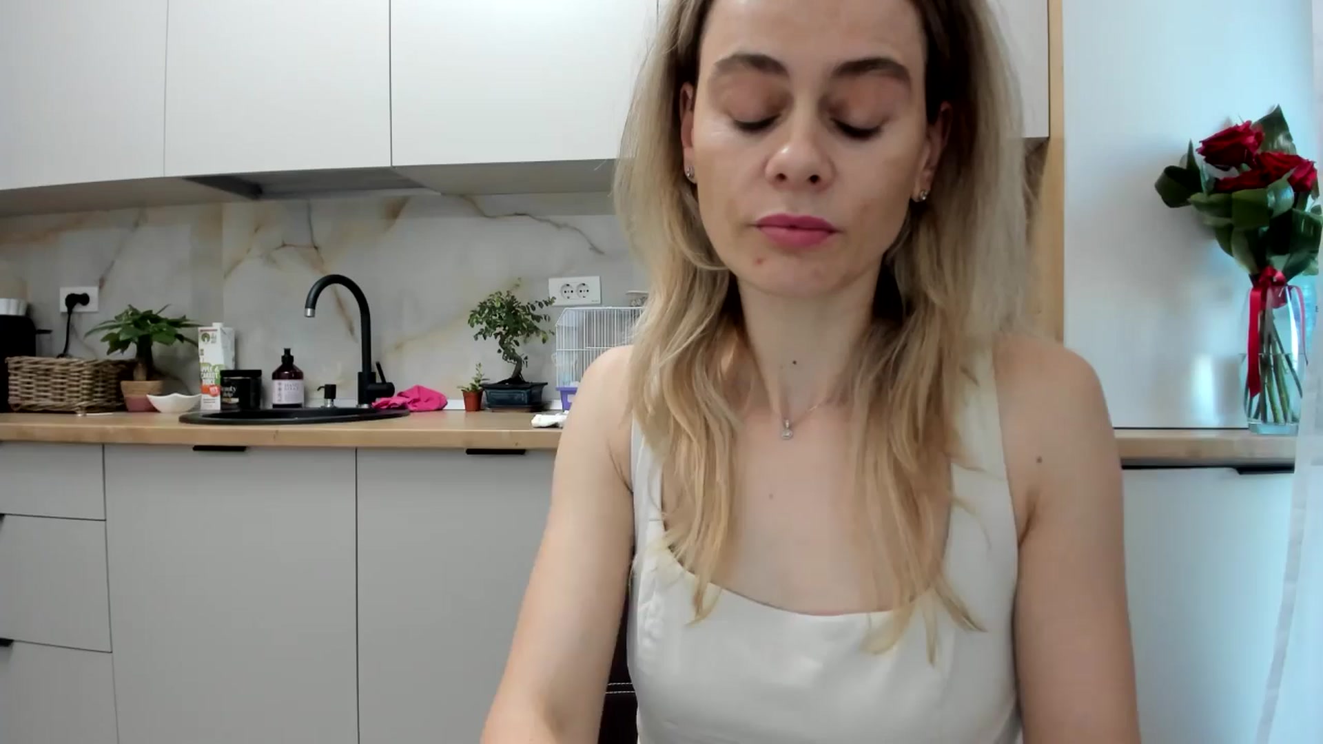 Gallery image thumbnail from DebbyPaige's myfreecams stream on, 11/25/2024, 11:09 image 1 of 20