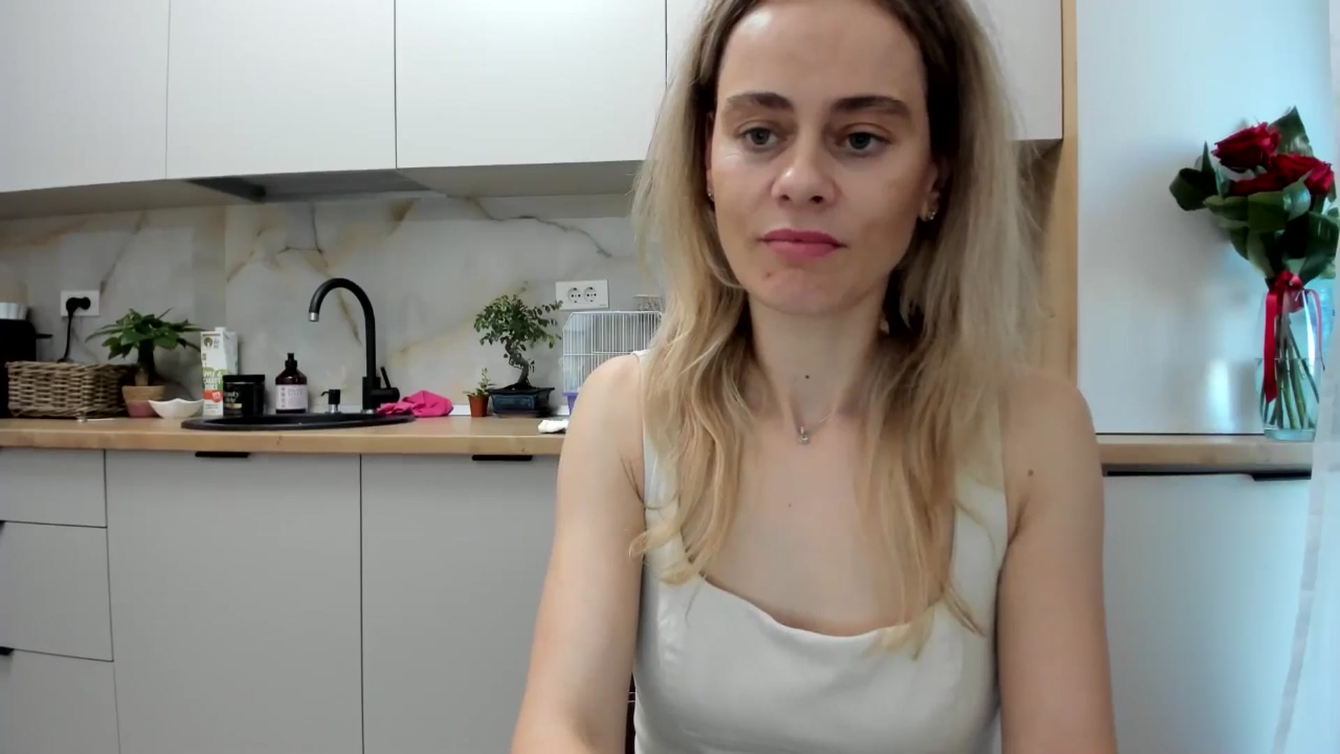 Gallery image thumbnail from DebbyPaige's myfreecams stream on, 11/25/2024, 11:09 image 15 of 20