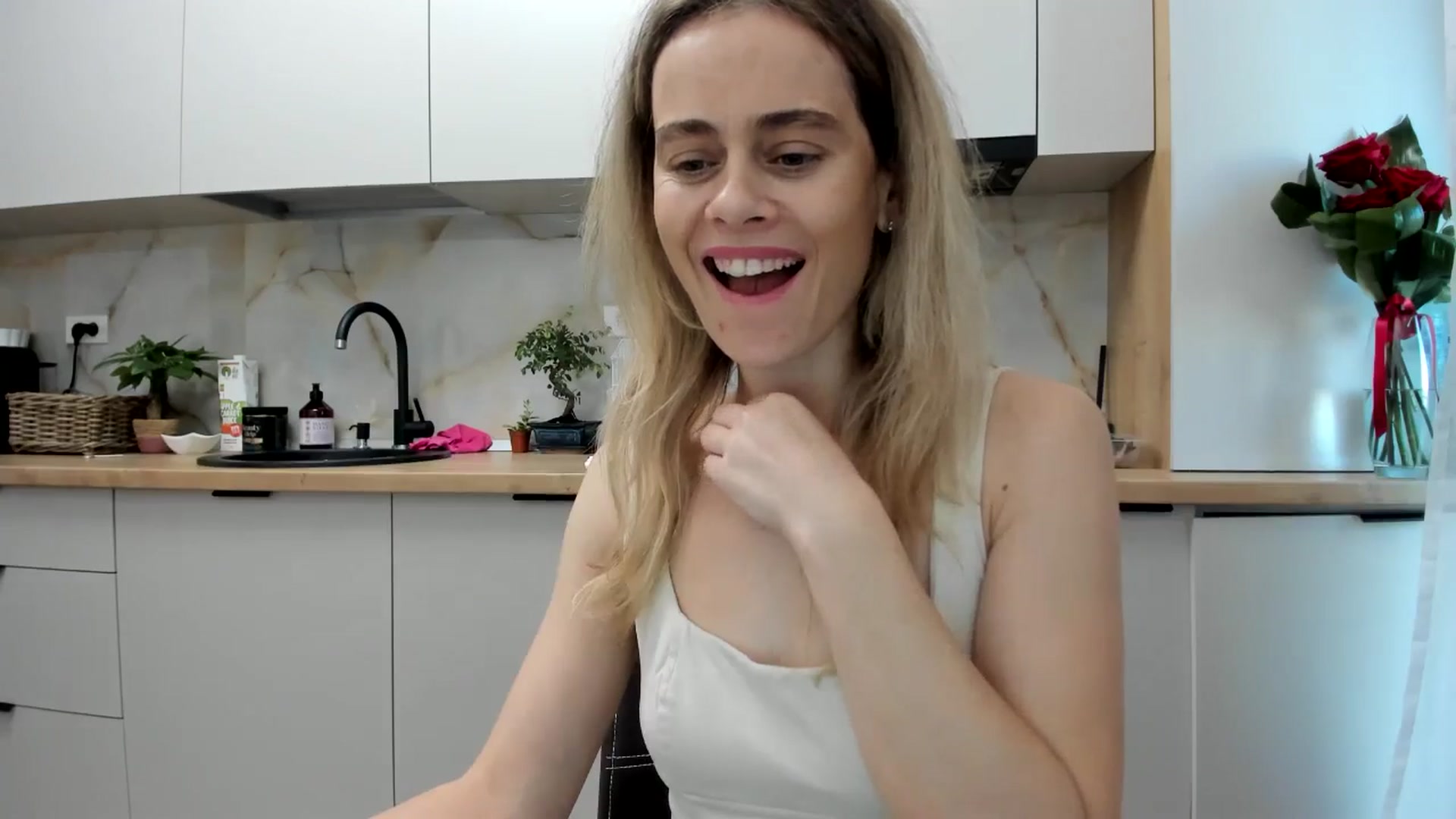 Gallery image thumbnail from DebbyPaige's myfreecams stream on, 11/25/2024, 11:09 image 18 of 20