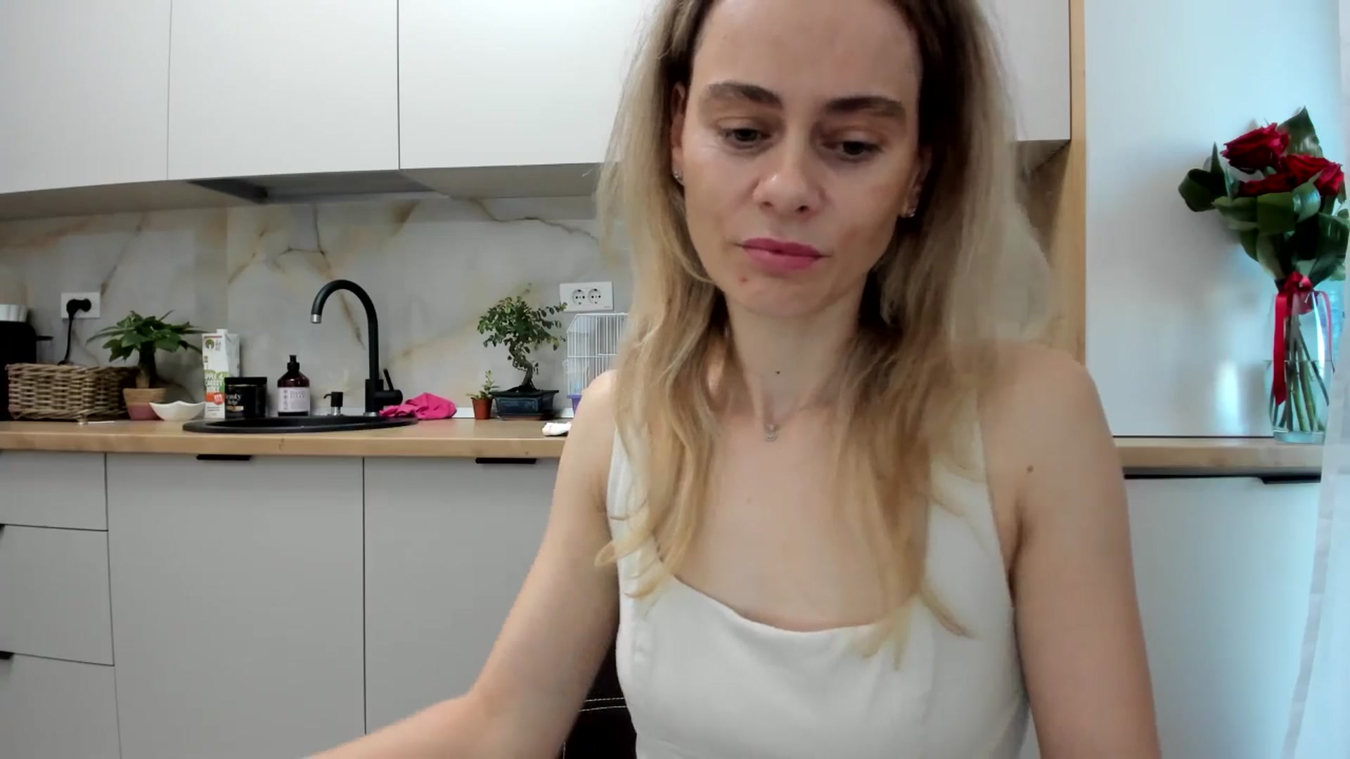 Gallery image thumbnail from DebbyPaige's myfreecams stream on, 11/25/2024, 11:09 image 11 of 20