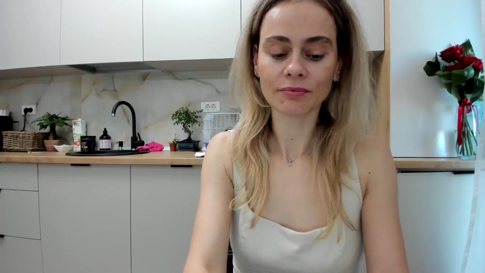 Gallery image thumbnail from DebbyPaige's myfreecams stream on, 11/25/2024, 11:09 image 6 of 20