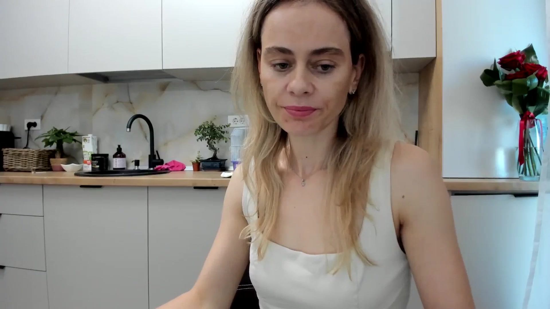 Gallery image thumbnail from DebbyPaige's myfreecams stream on, 11/25/2024, 11:09 image 3 of 20