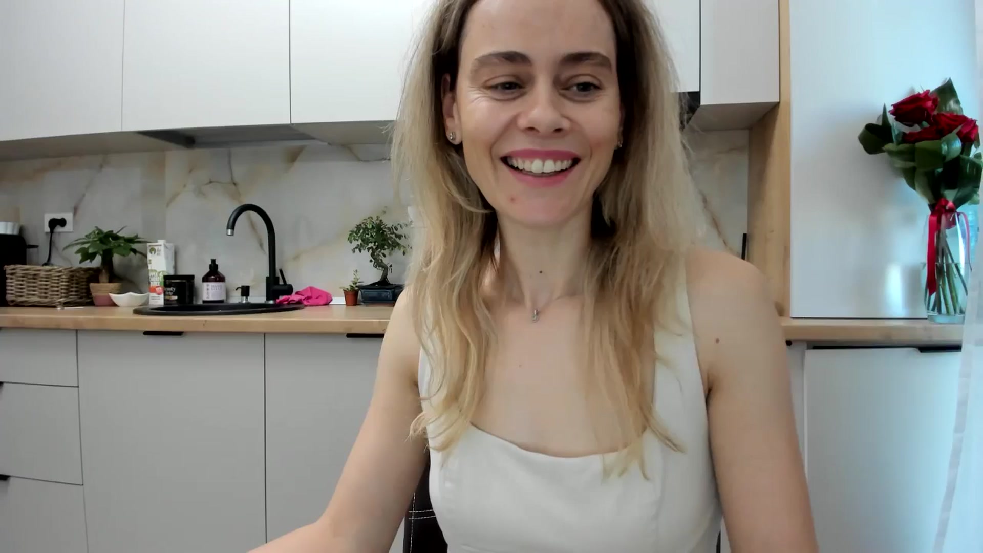 Gallery image thumbnail from DebbyPaige's myfreecams stream on, 11/25/2024, 11:09 image 13 of 20