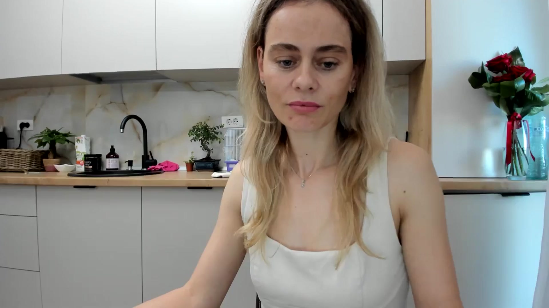 Gallery image thumbnail from DebbyPaige's myfreecams stream on, 11/25/2024, 12:11 image 8 of 20