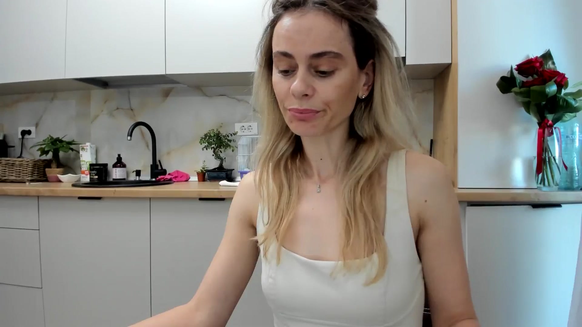 Gallery image thumbnail from DebbyPaige's myfreecams stream on, 11/25/2024, 12:11 image 16 of 20