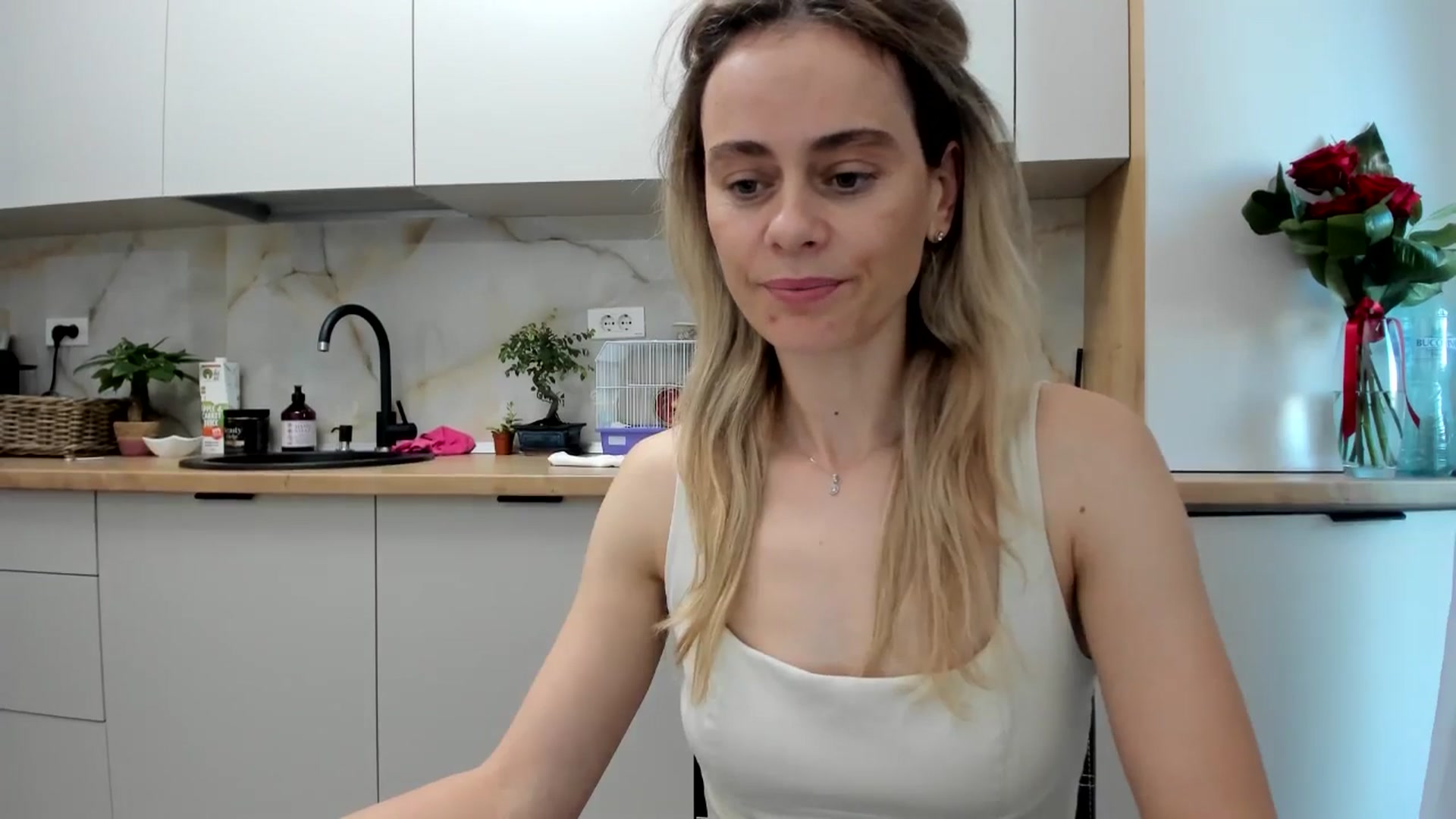 Gallery image thumbnail from DebbyPaige's myfreecams stream on, 11/25/2024, 12:11 image 17 of 20