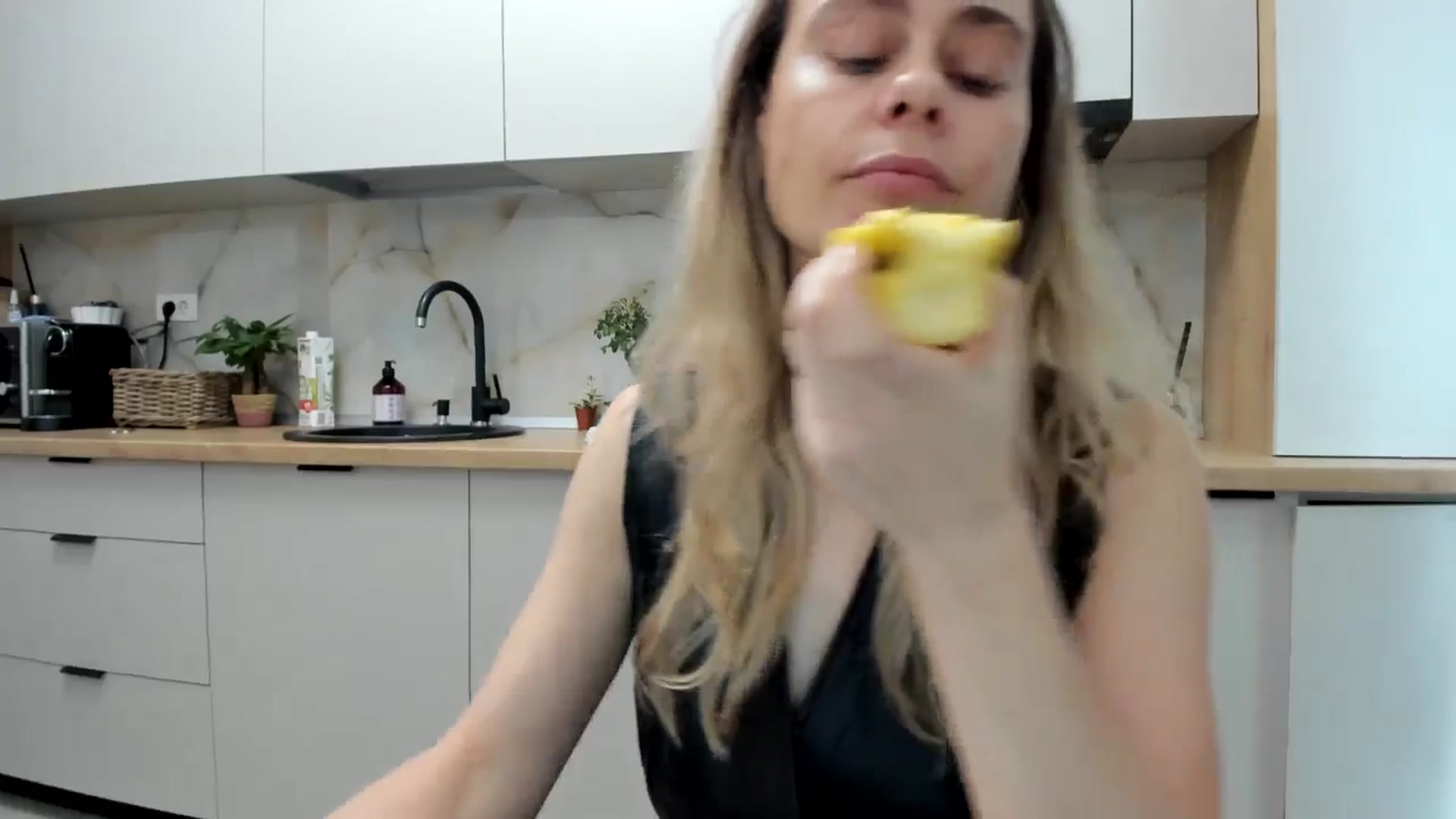 Gallery image thumbnail from DebbyPaige's myfreecams stream on, 11/27/2024, 11:56 image 13 of 20
