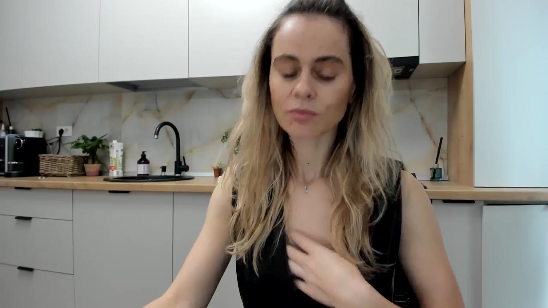 Gallery image thumbnail from DebbyPaige's myfreecams stream on, 11/27/2024, 11:56 image 14 of 20