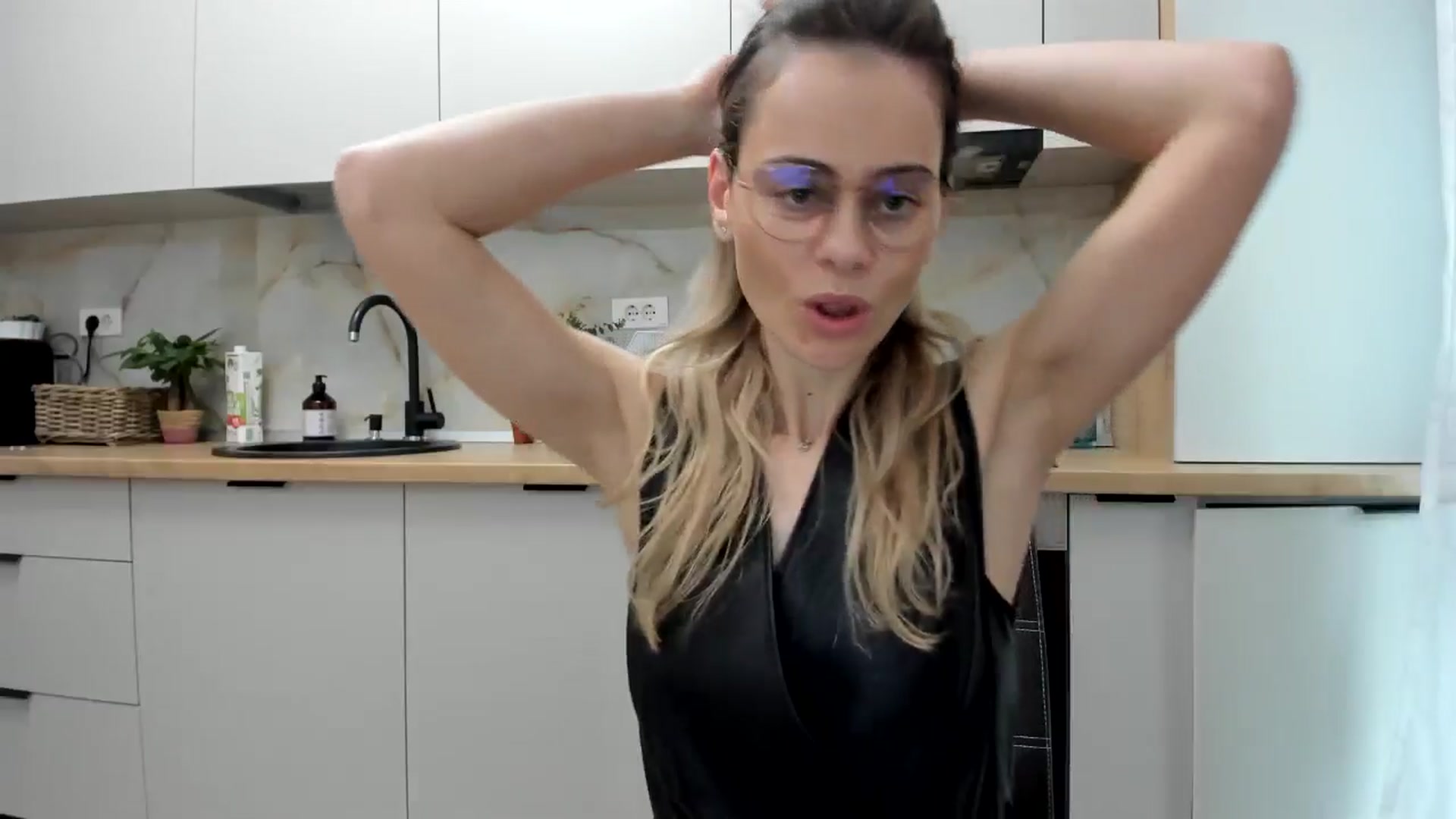 Gallery image thumbnail from DebbyPaige's myfreecams stream on, 11/27/2024, 13:32 image 11 of 20