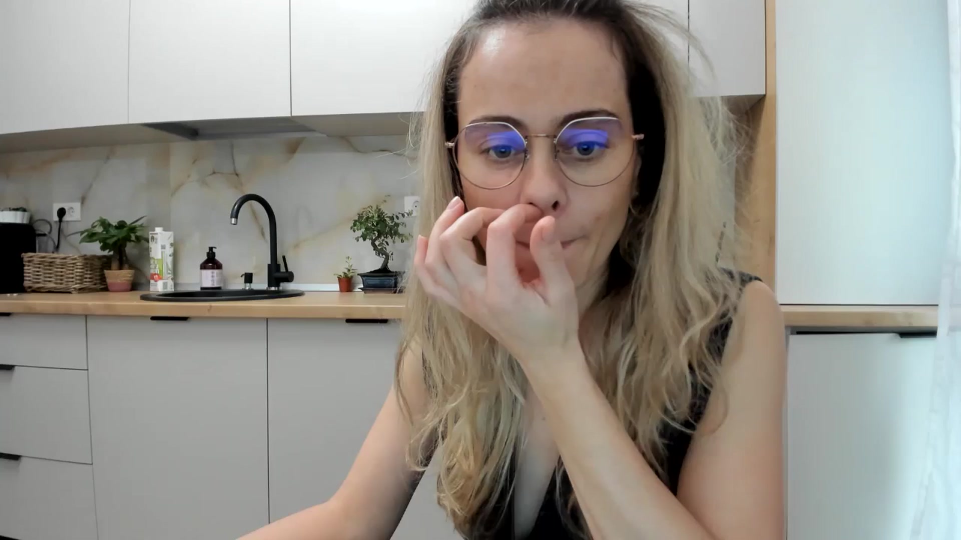 Gallery image thumbnail from DebbyPaige's myfreecams stream on, 11/27/2024, 13:32 image 12 of 20