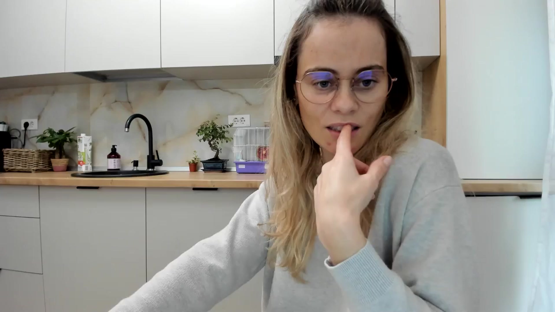 Gallery image thumbnail from DebbyPaige's myfreecams stream on, 11/27/2024, 13:32 image 19 of 20