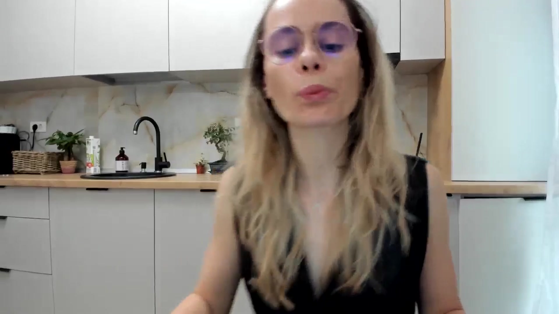 Gallery image thumbnail from DebbyPaige's myfreecams stream on, 11/27/2024, 13:32 image 7 of 20