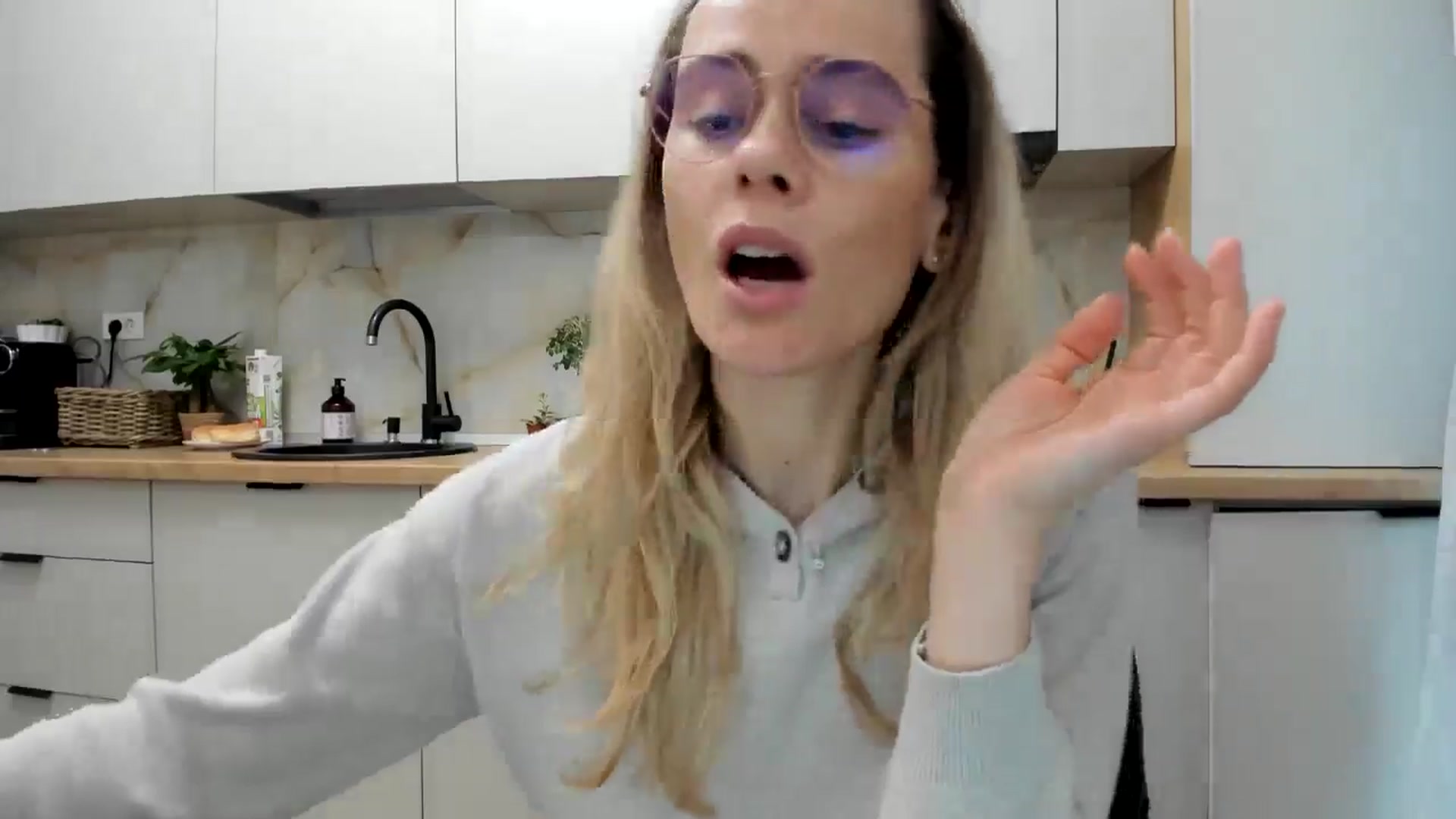 Gallery image thumbnail from DebbyPaige's myfreecams stream on, 11/27/2024, 14:13 image 18 of 20