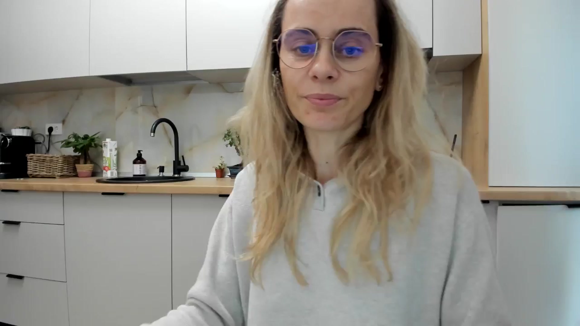 Gallery image thumbnail from DebbyPaige's myfreecams stream on, 11/27/2024, 14:13 image 5 of 20