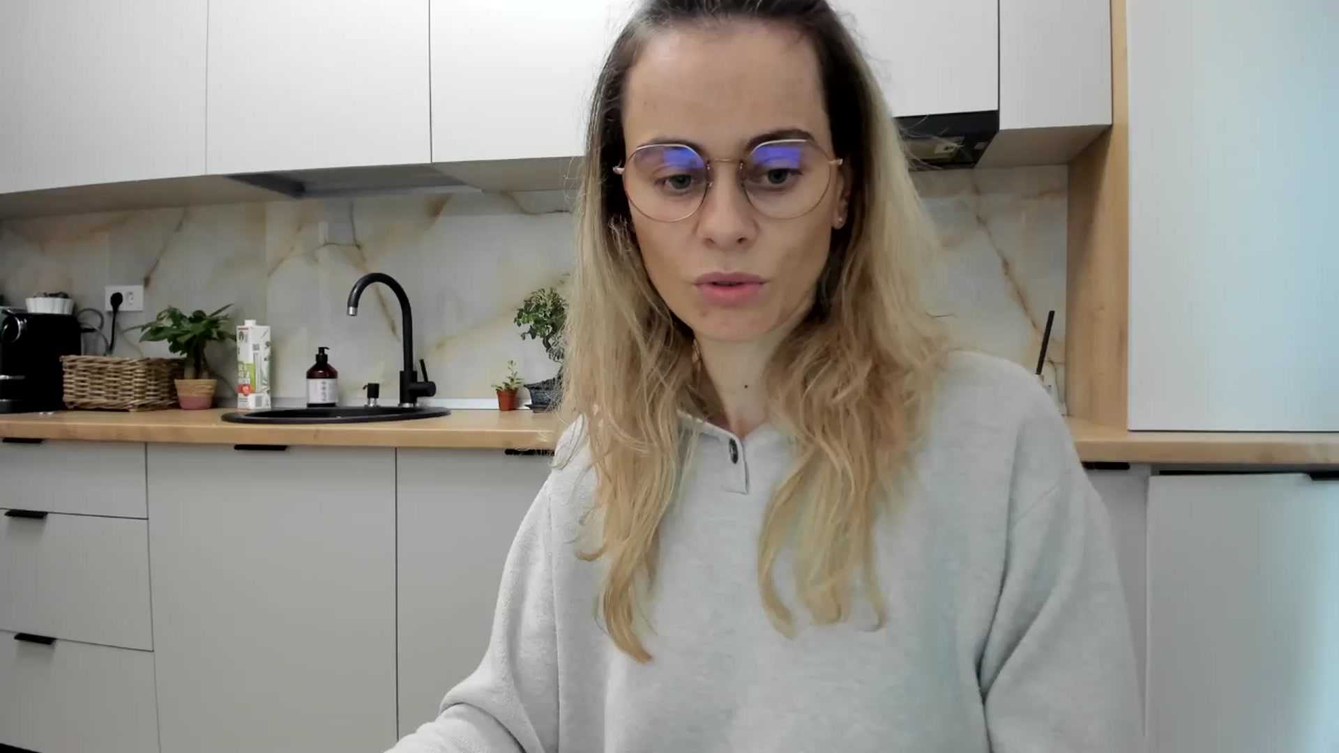 Gallery image thumbnail from DebbyPaige's myfreecams stream on, 11/27/2024, 14:13 image 4 of 20