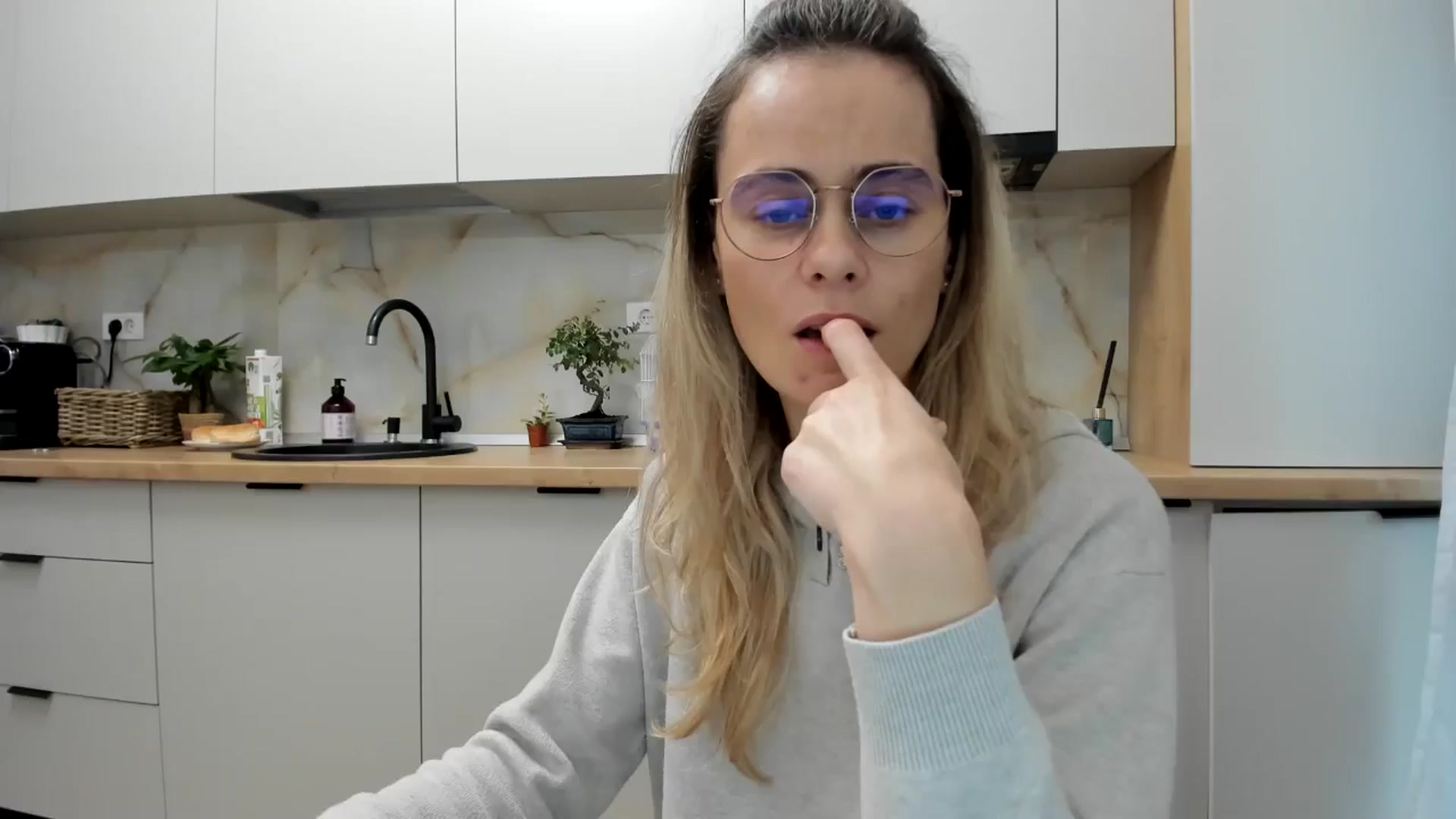 Gallery image thumbnail from DebbyPaige's myfreecams stream on, 11/27/2024, 14:13 image 19 of 20