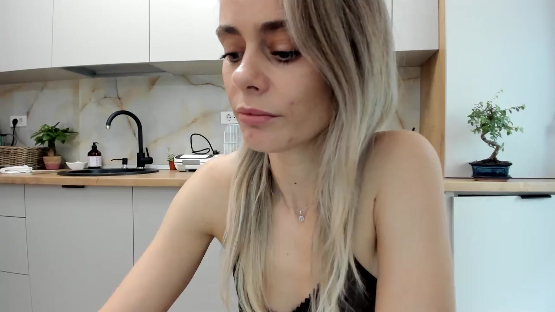 Gallery image thumbnail from DebbyPaige's myfreecams stream on, 11/29/2024, 10:15 image 18 of 20