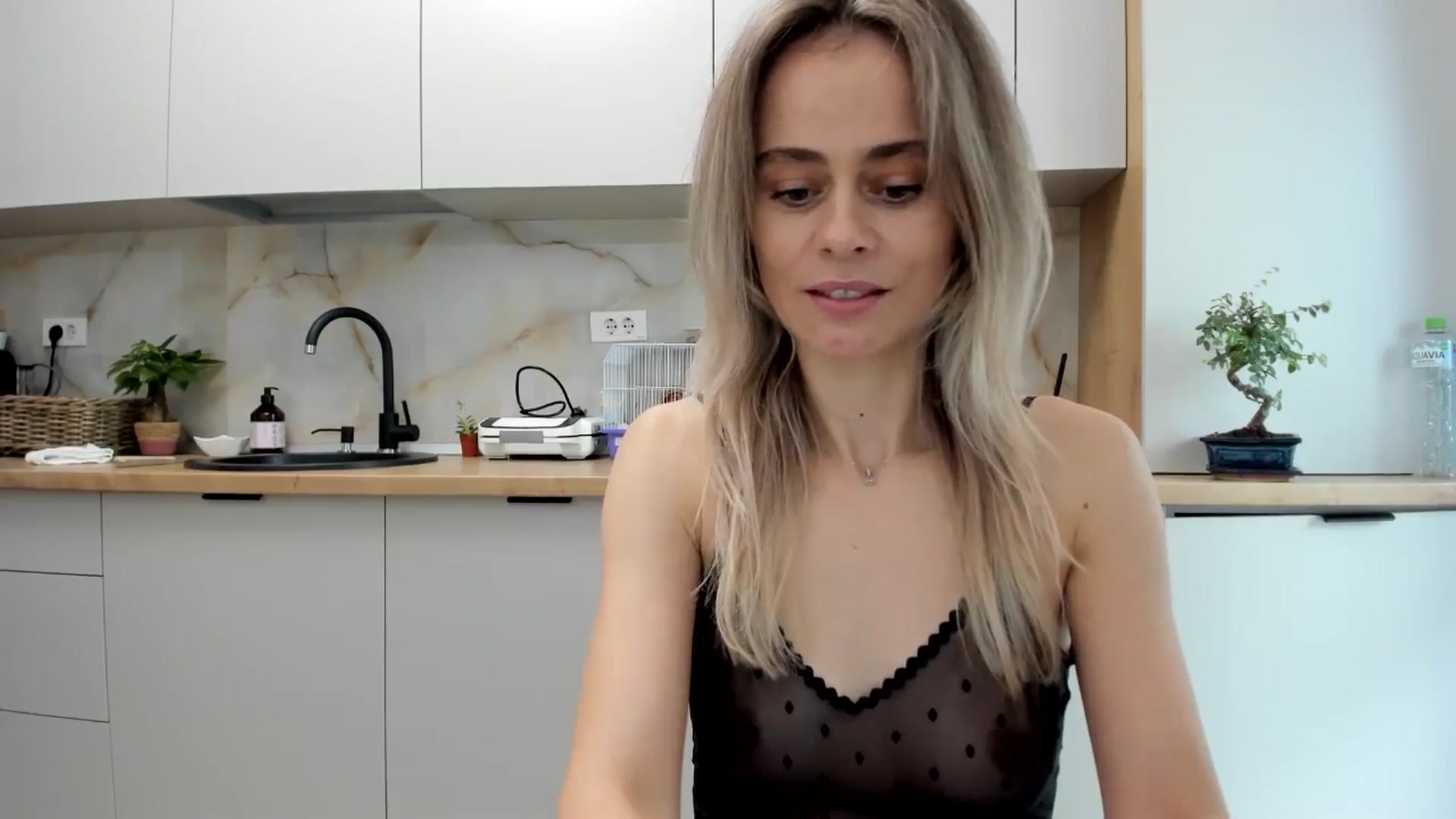 Gallery image thumbnail from DebbyPaige's myfreecams stream on, 11/29/2024, 10:15 image 3 of 20