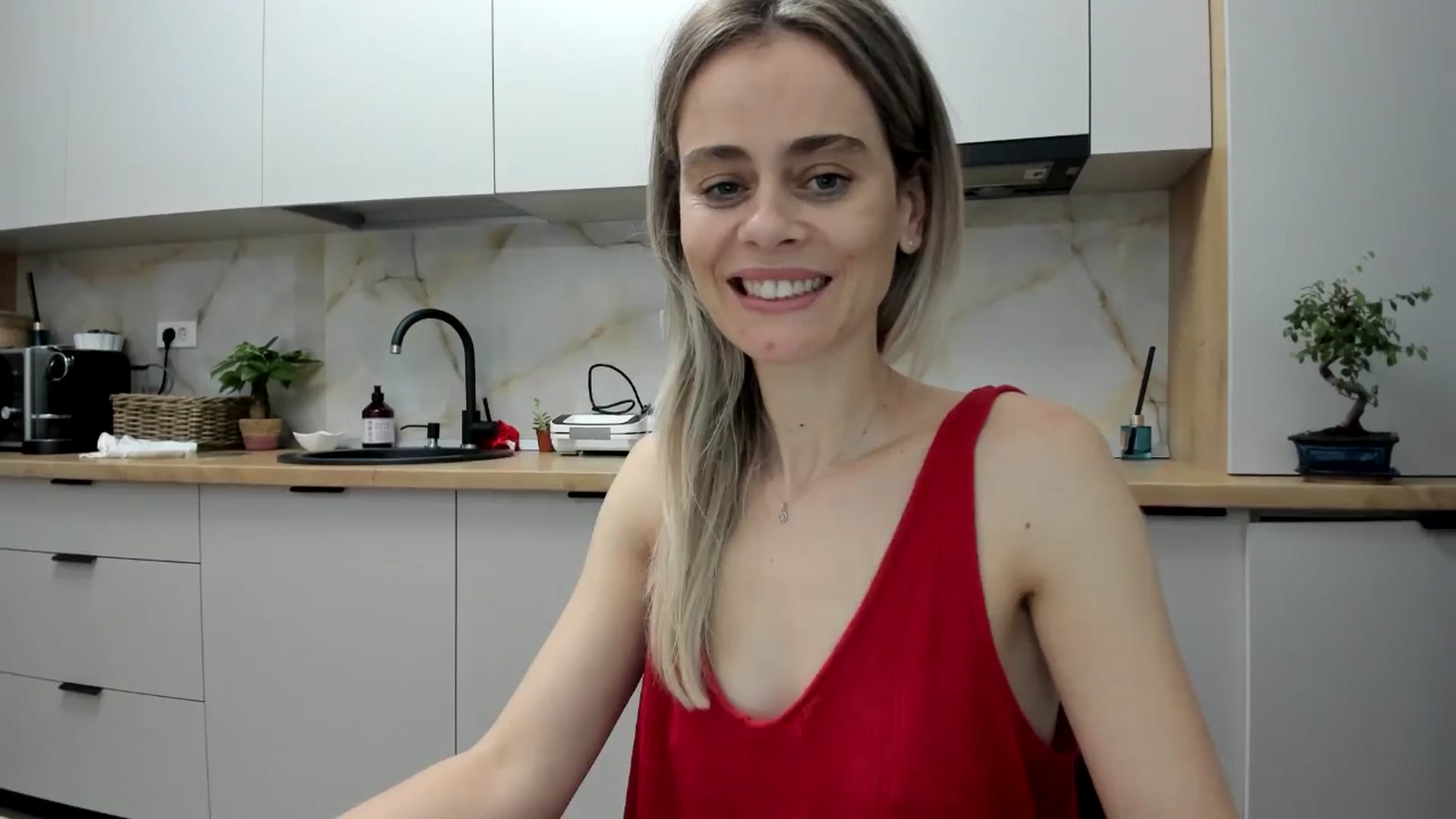 Gallery image thumbnail from DebbyPaige's myfreecams stream on, 11/29/2024, 15:03 image 3 of 20