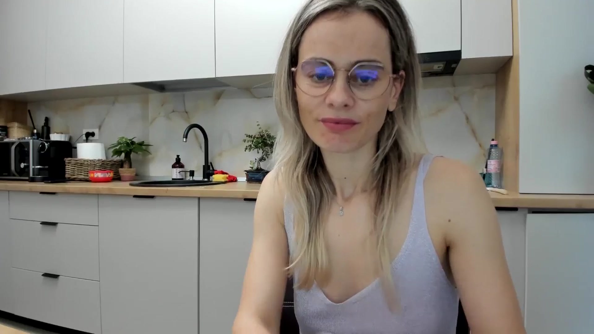 Gallery image thumbnail from DebbyPaige's myfreecams stream on, 12/02/2024, 14:15 image 19 of 20