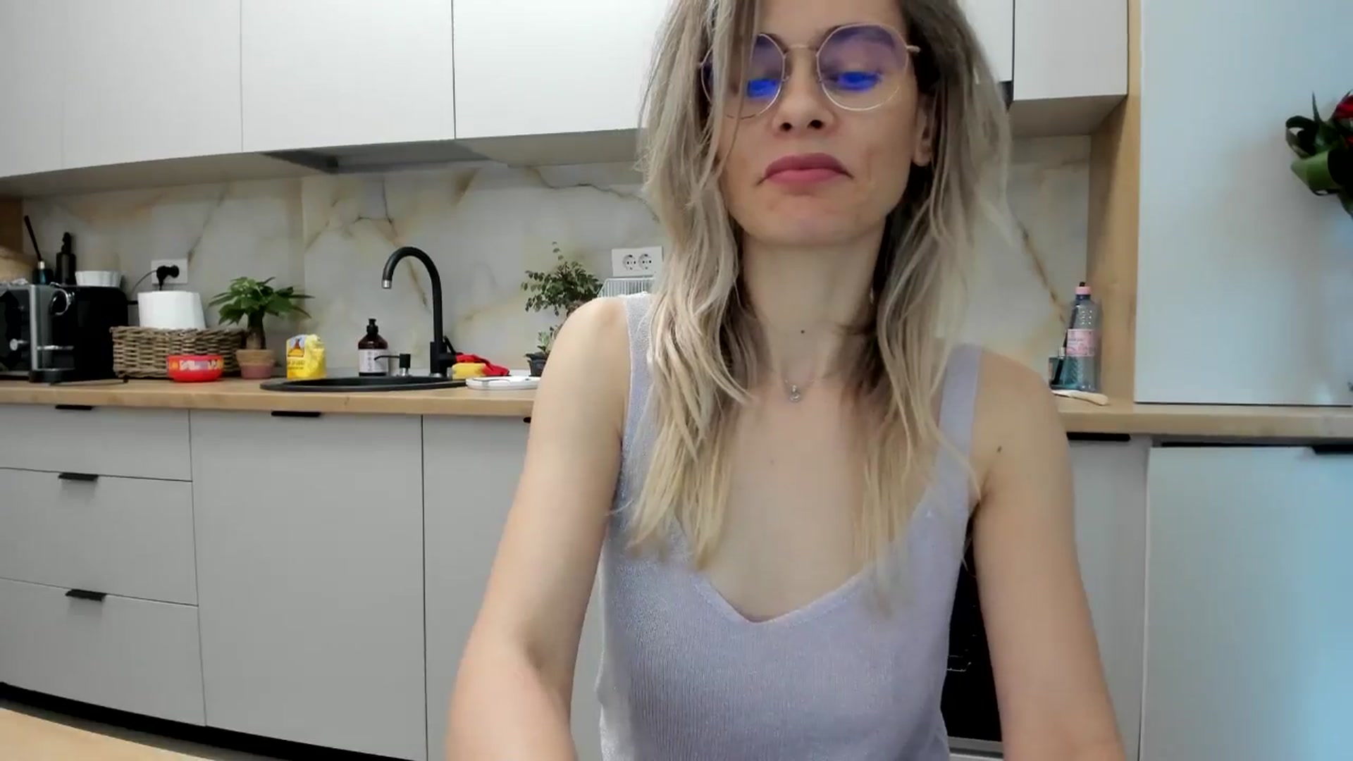 Gallery image thumbnail from DebbyPaige's myfreecams stream on, 12/02/2024, 14:15 image 13 of 20